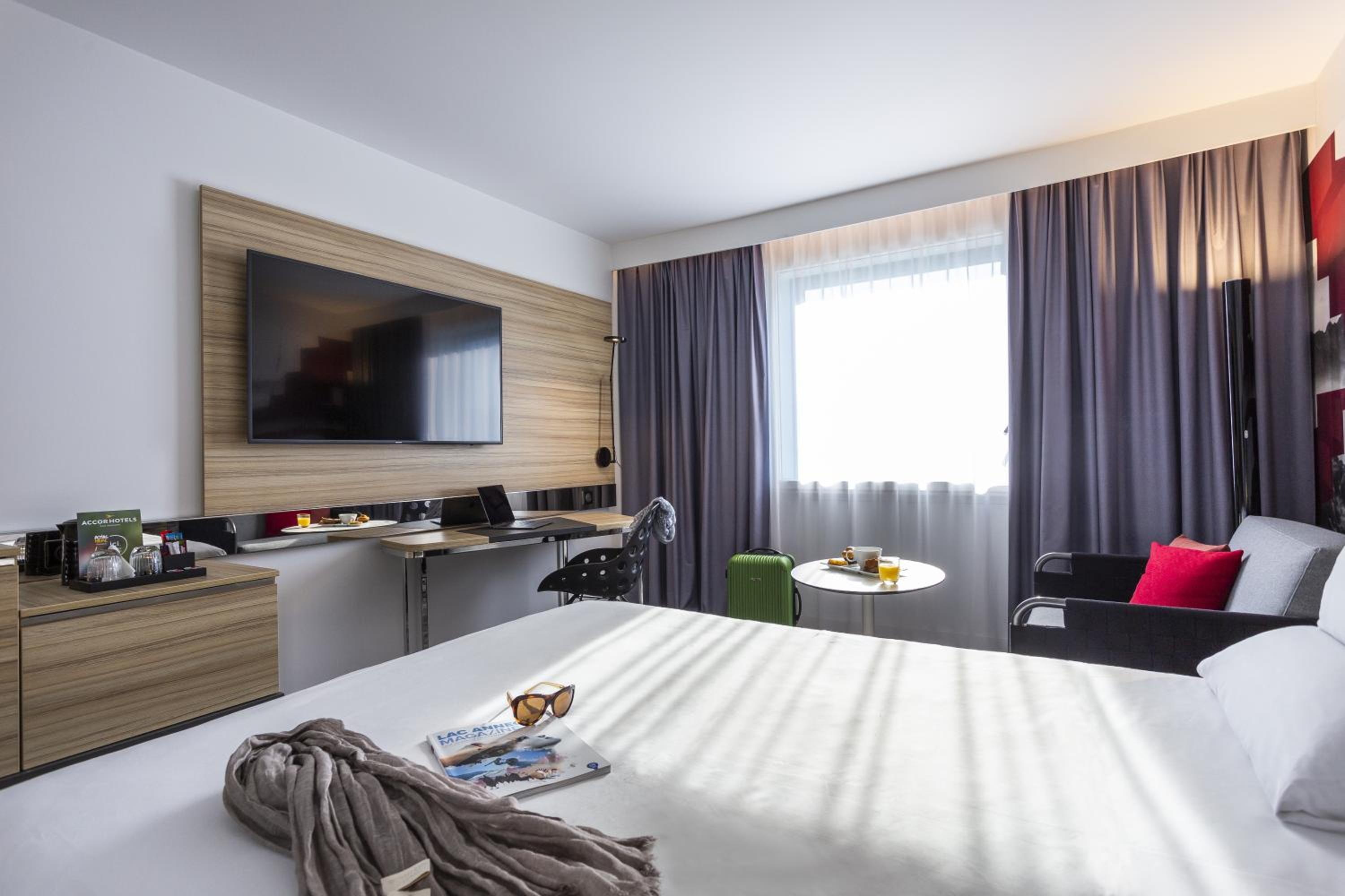Classic Room with One Double Bed and One Single Bed - Photo 5