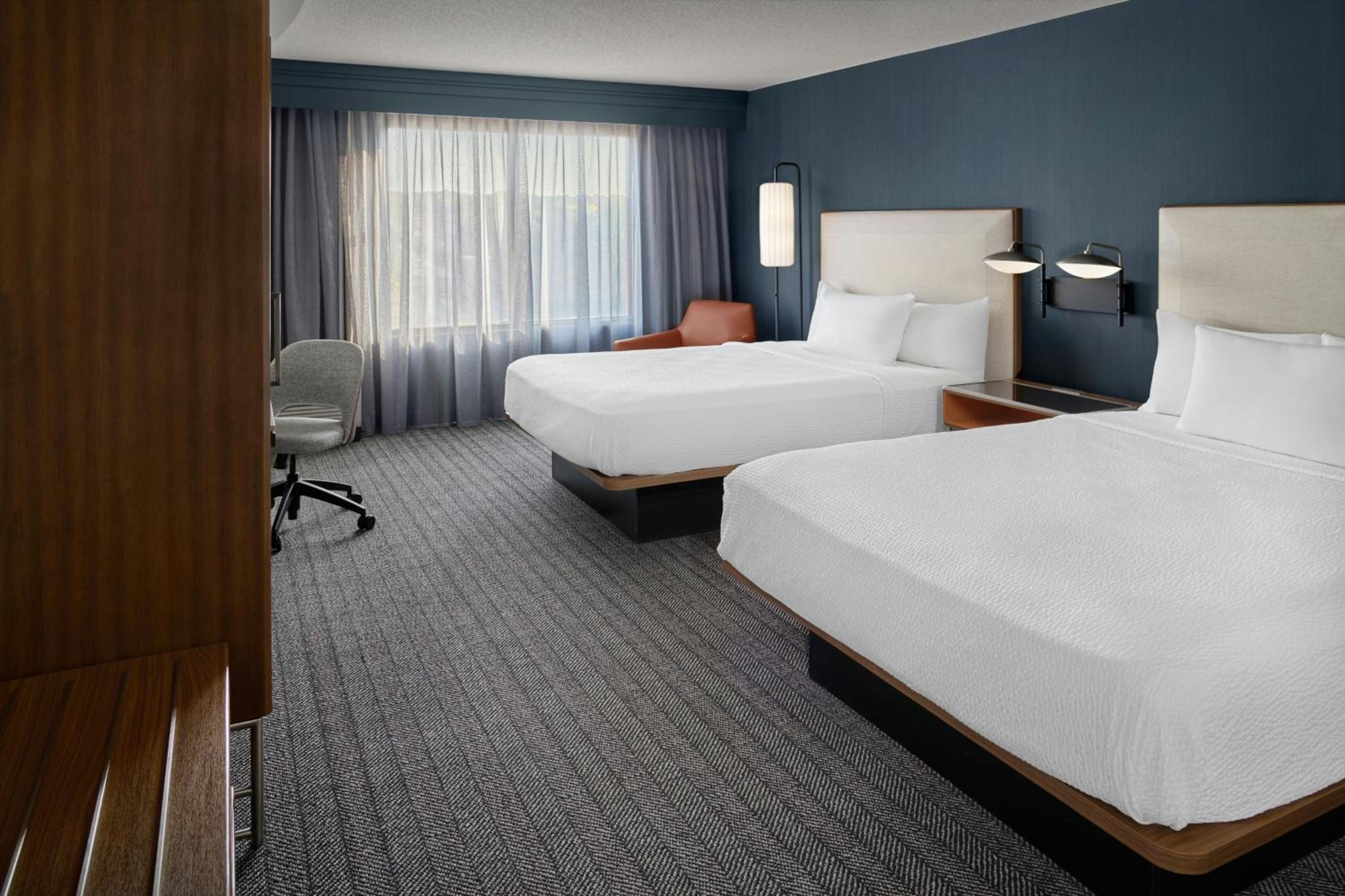 Queen Room with Two Queen Beds and Bathtub - Mobility Access/Hearing Accessible