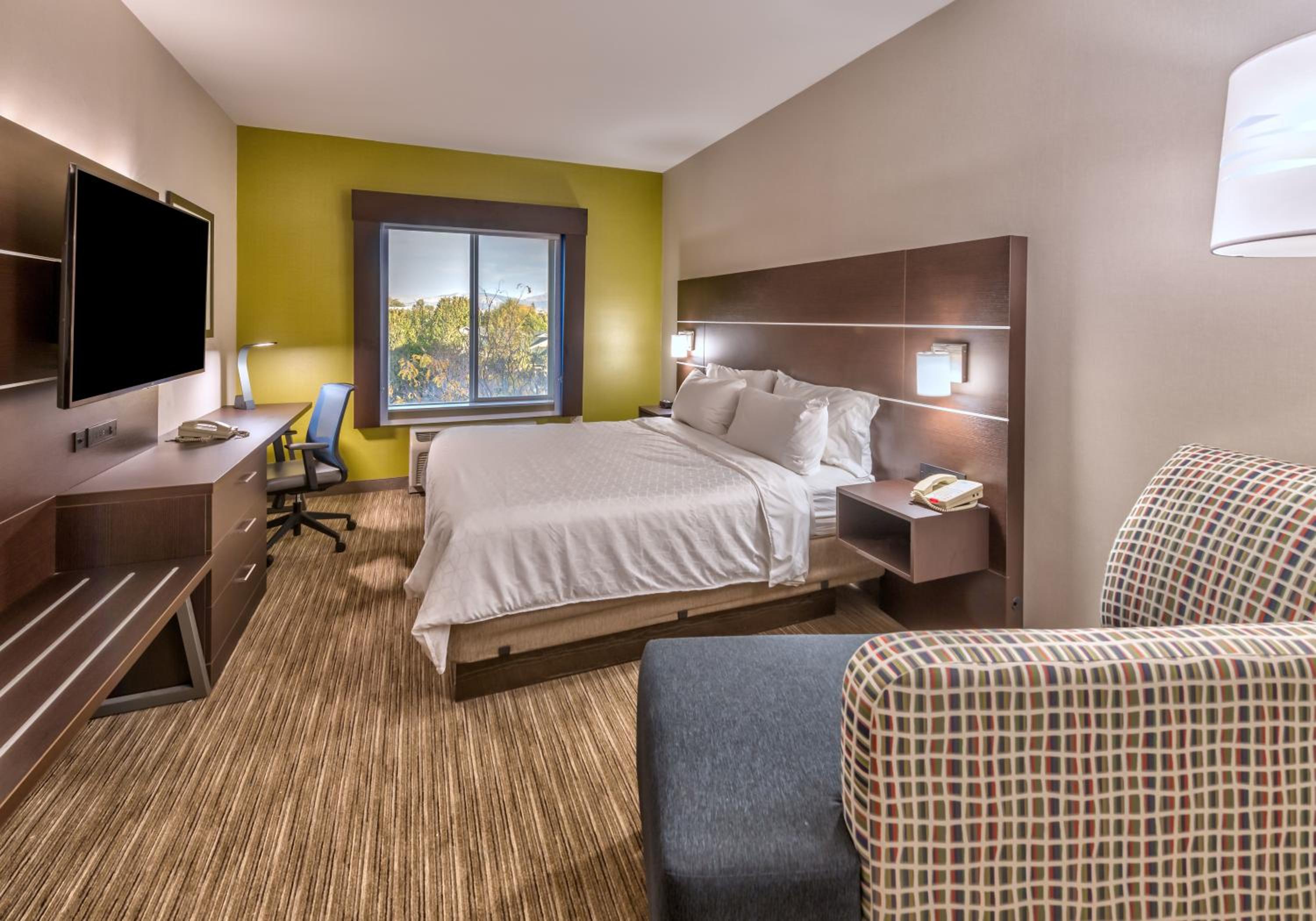 King Room with Roll-In Shower - Disability Access