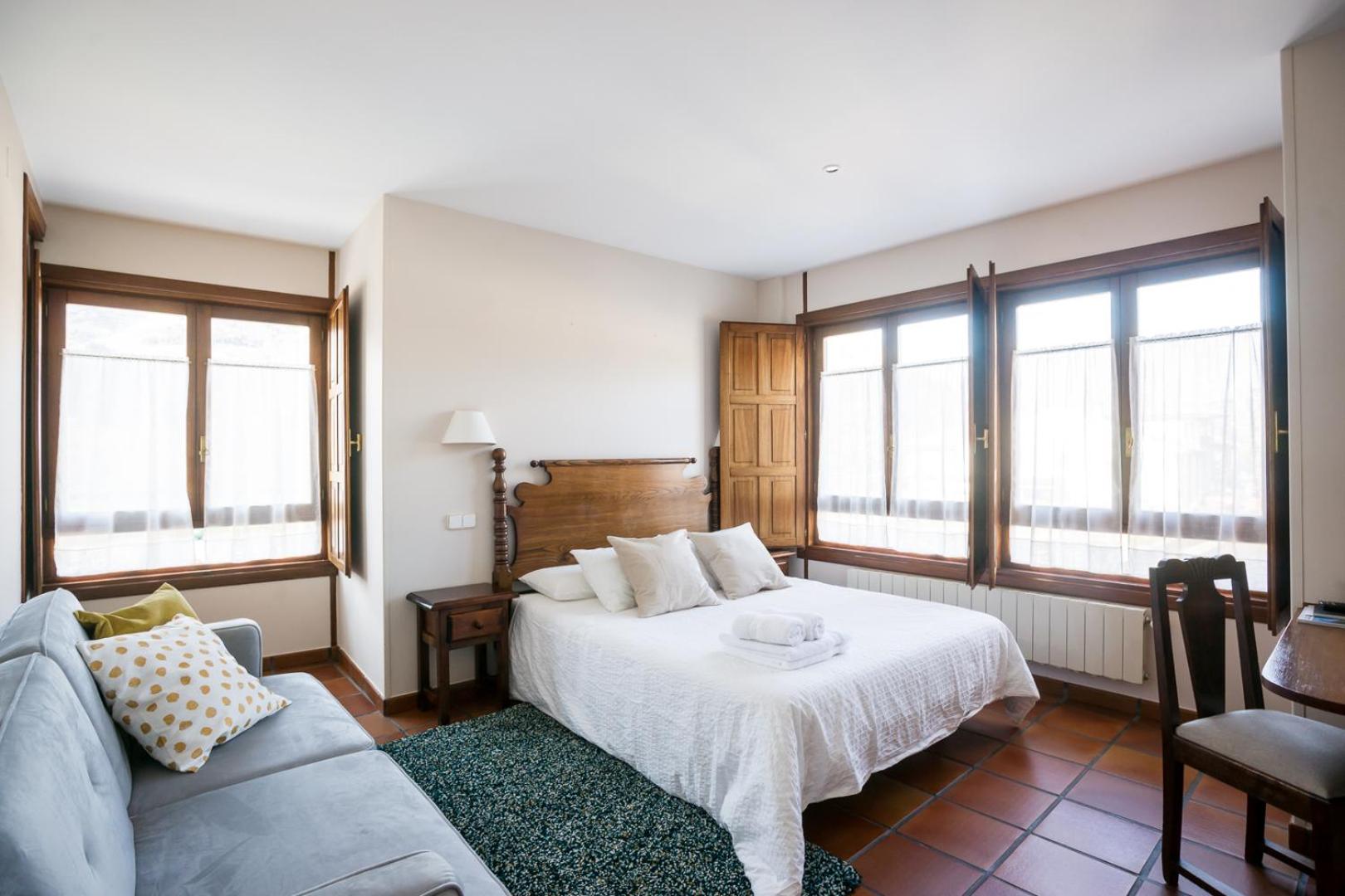 Large Double Room River View photo 3