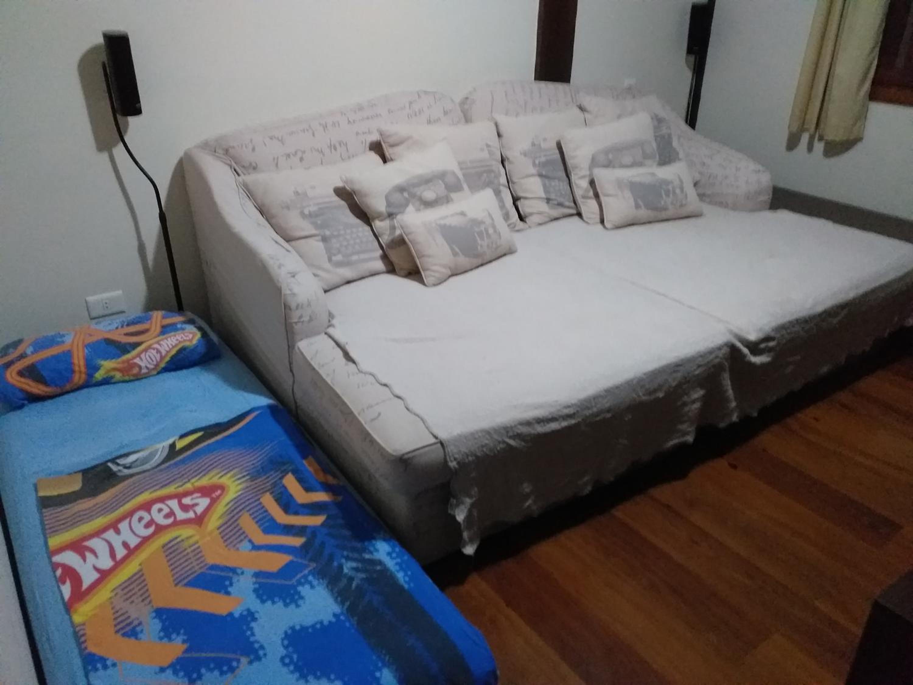 Six-Bedroom House photo 1