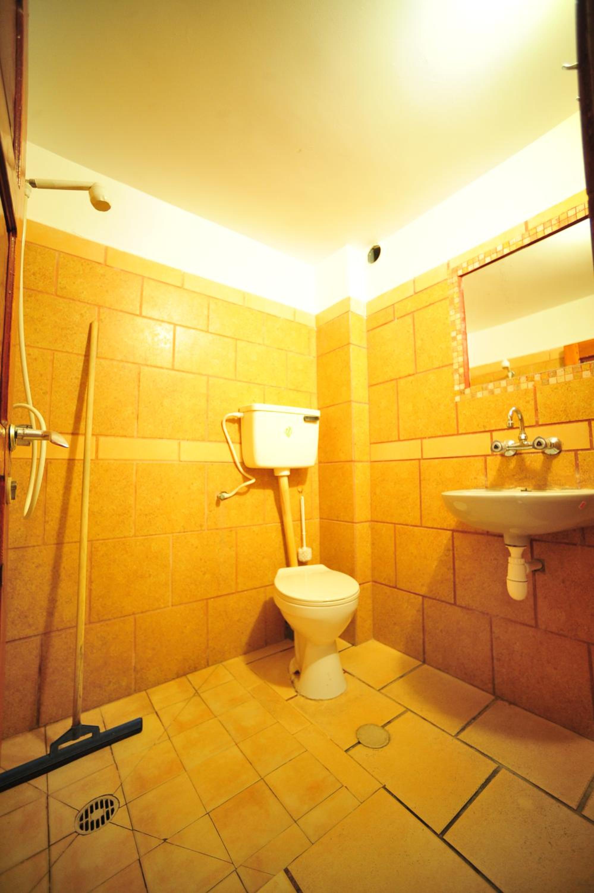 Quadruple Room with Private Bathroom photo 3