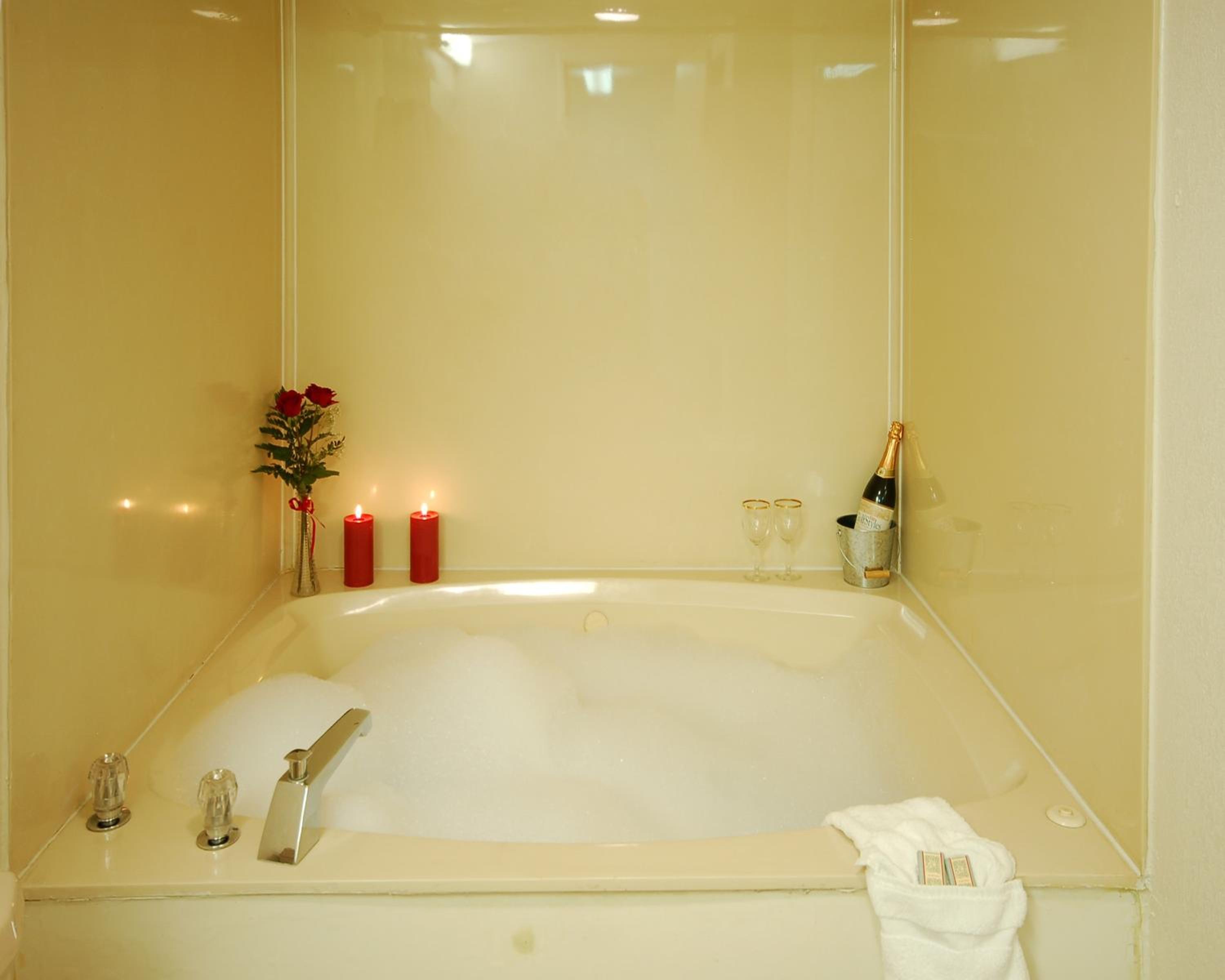 King Room with Spa Bath - Photo 2