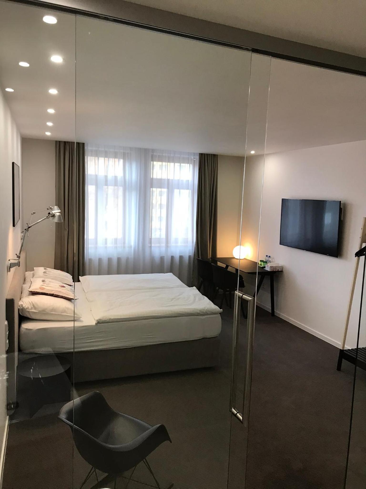 Comfort Business Double or Twin Room with Street View - Photo 1
