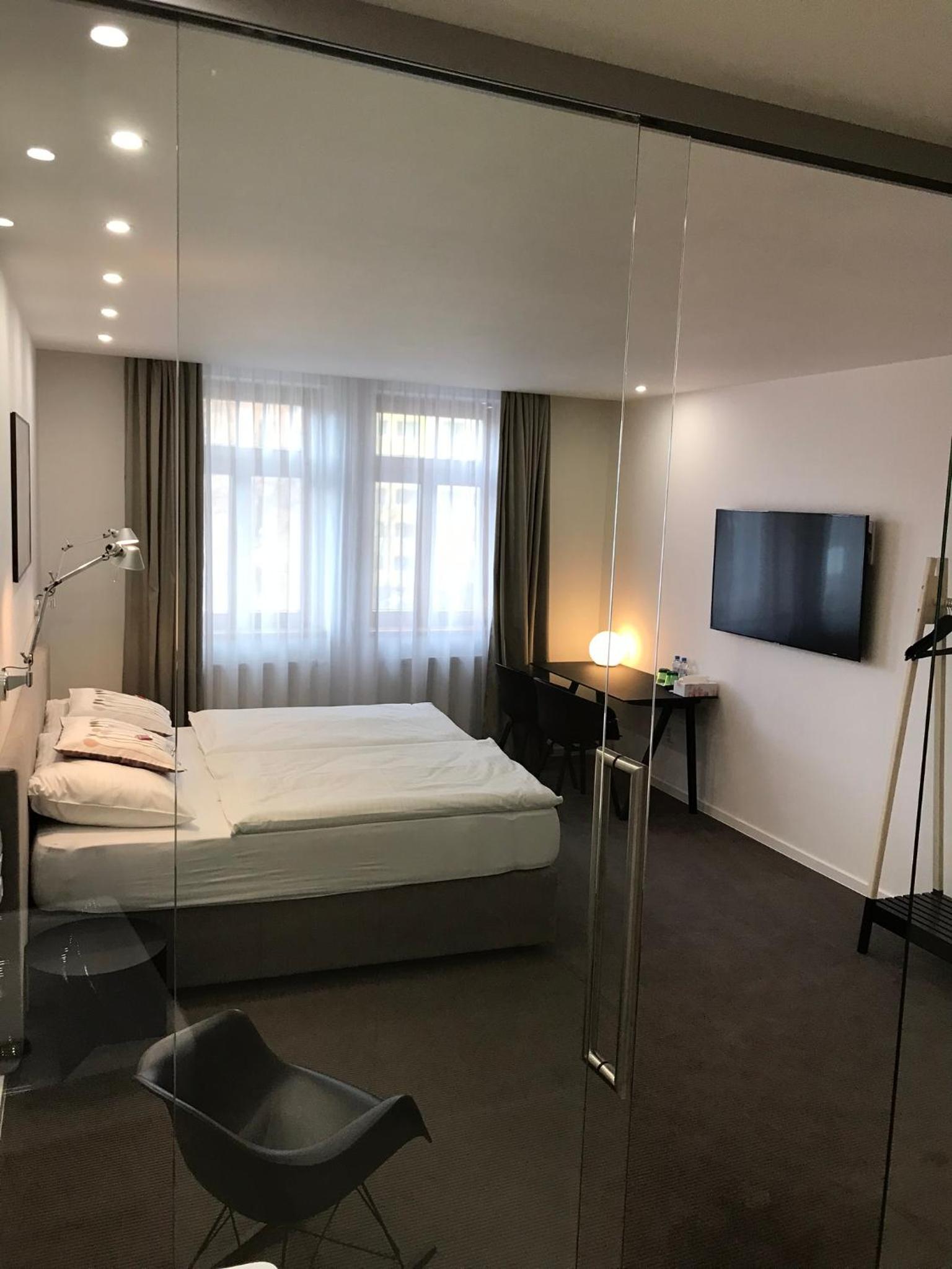Comfort Business Double or Twin Room with Street View - Photo 13