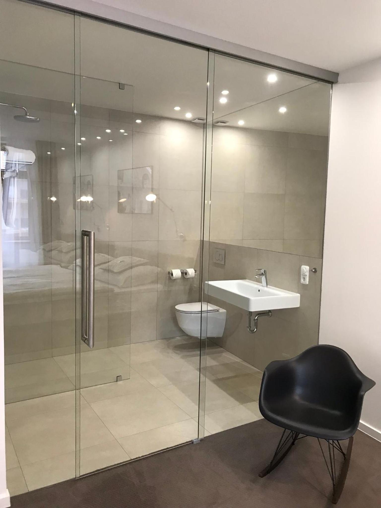 Comfort Business Double or Twin Room with Street View - Photo 10