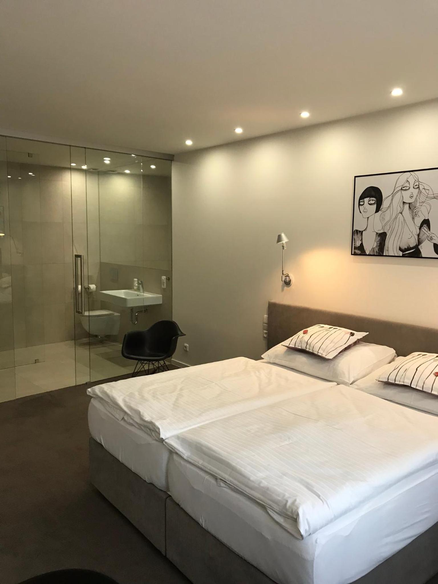 Comfort Business Double or Twin Room with Street View - Photo 6