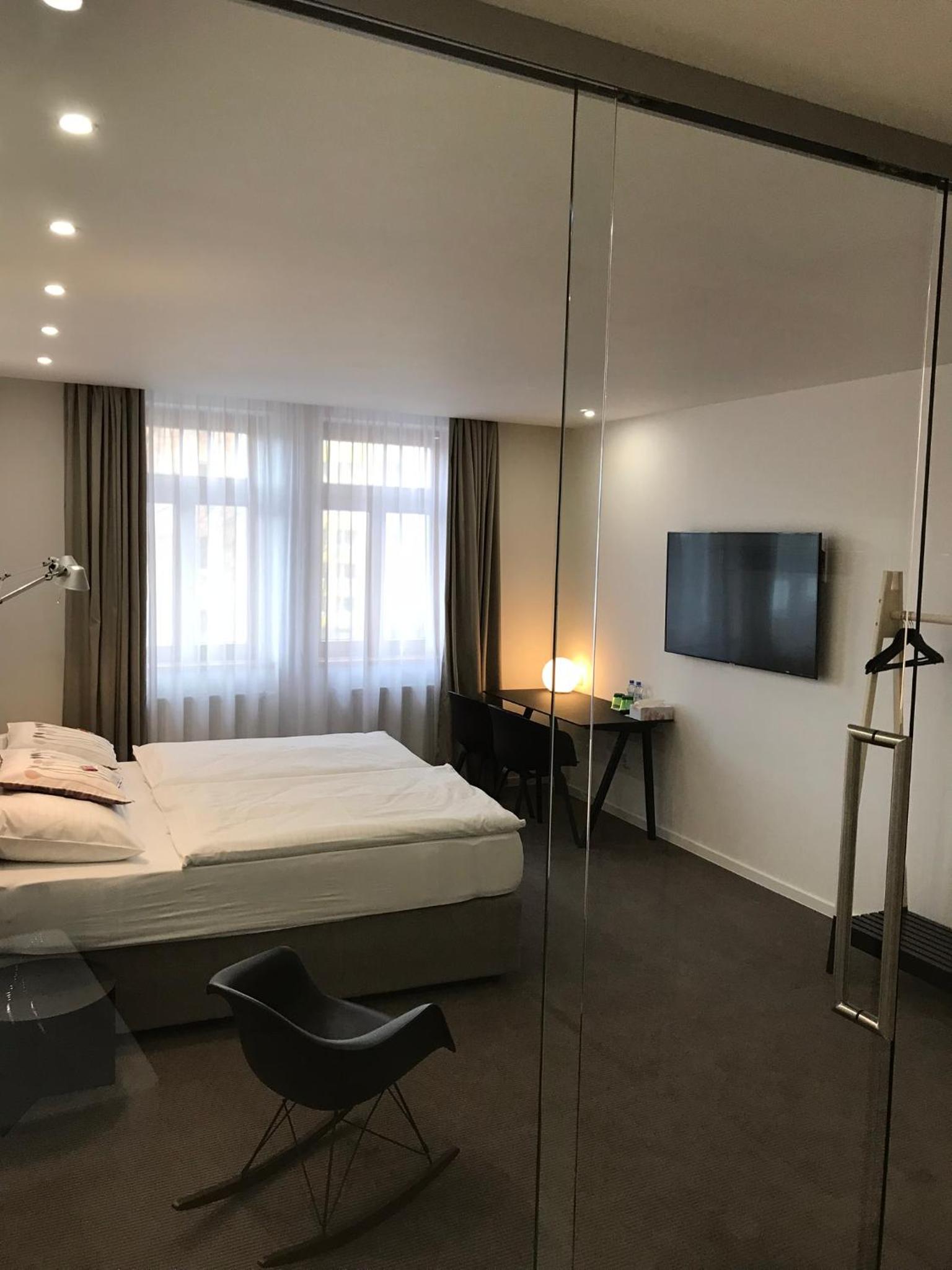 Comfort Business Double or Twin Room with Street View - Photo 7