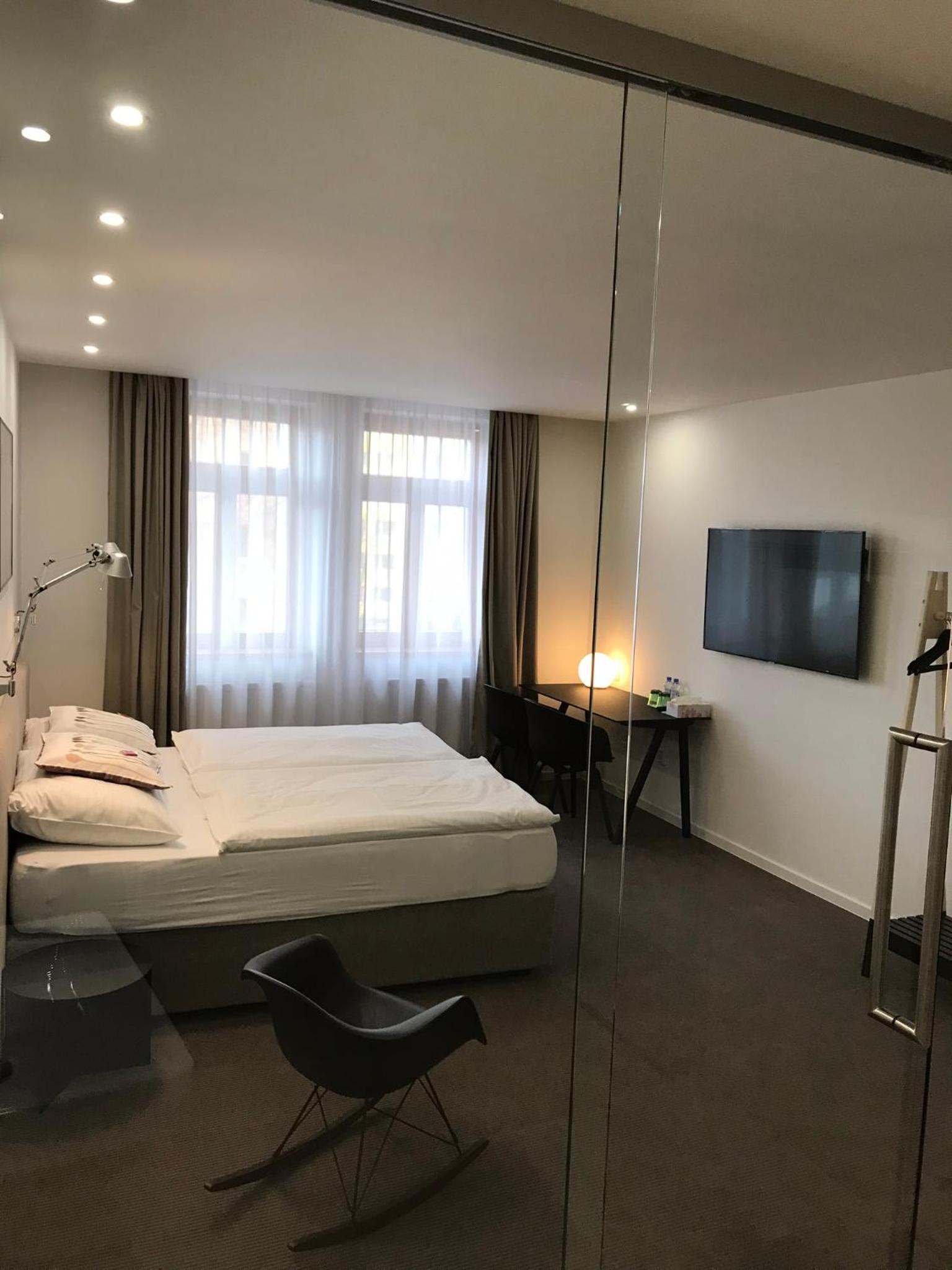 Comfort Business Double or Twin Room with Street View - Photo 8