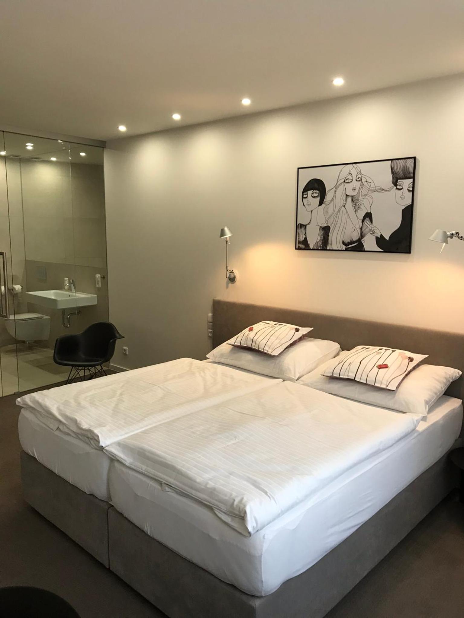 Comfort Business Double or Twin Room with Street View - Photo 15