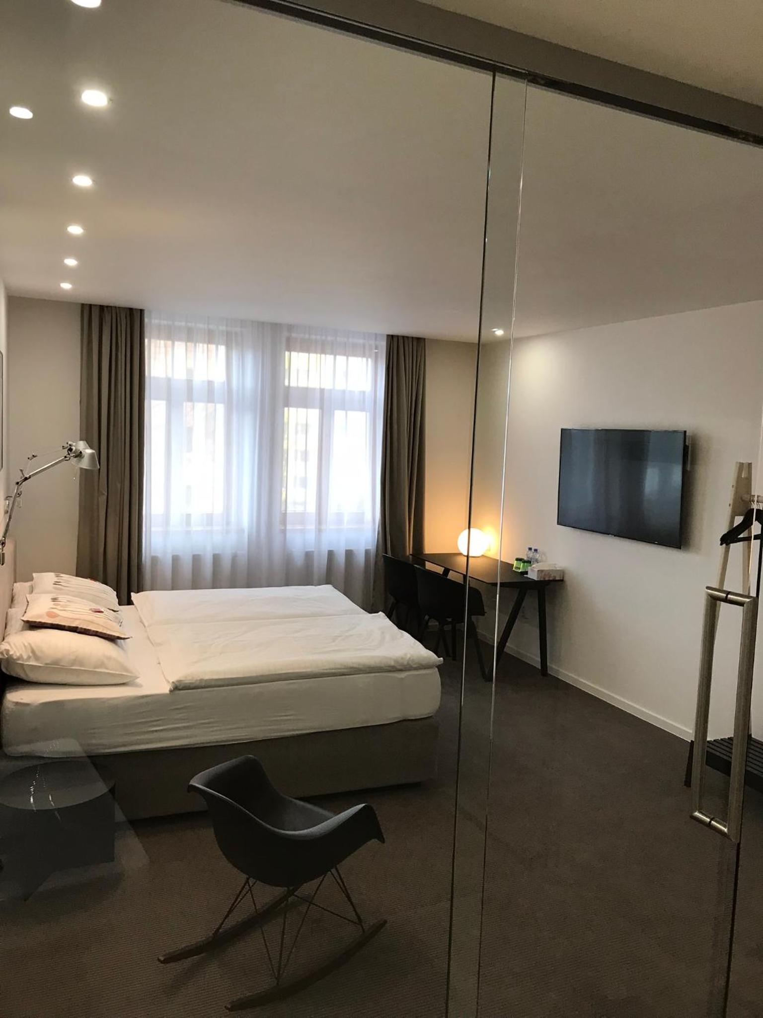 Comfort Business Double or Twin Room with Street View - Photo 16
