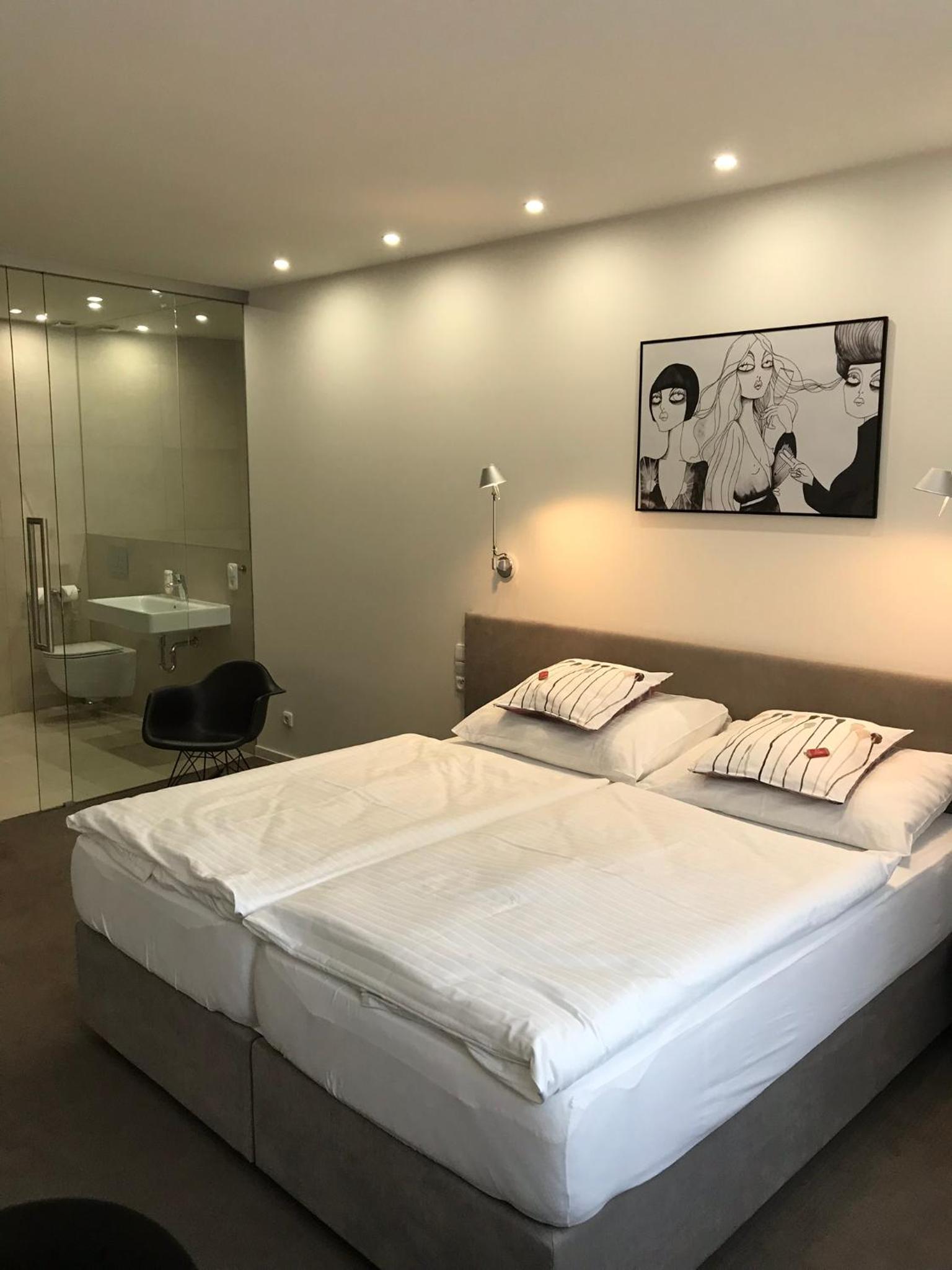 Comfort Business Double or Twin Room with Street View - Photo 17