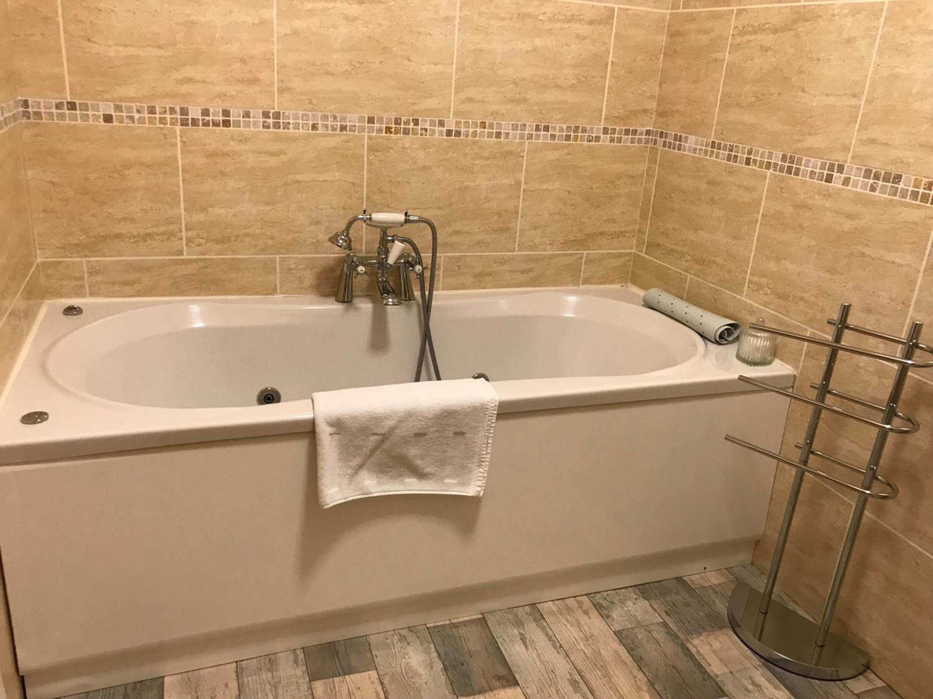 Deluxe Double Room With Bath photo 3