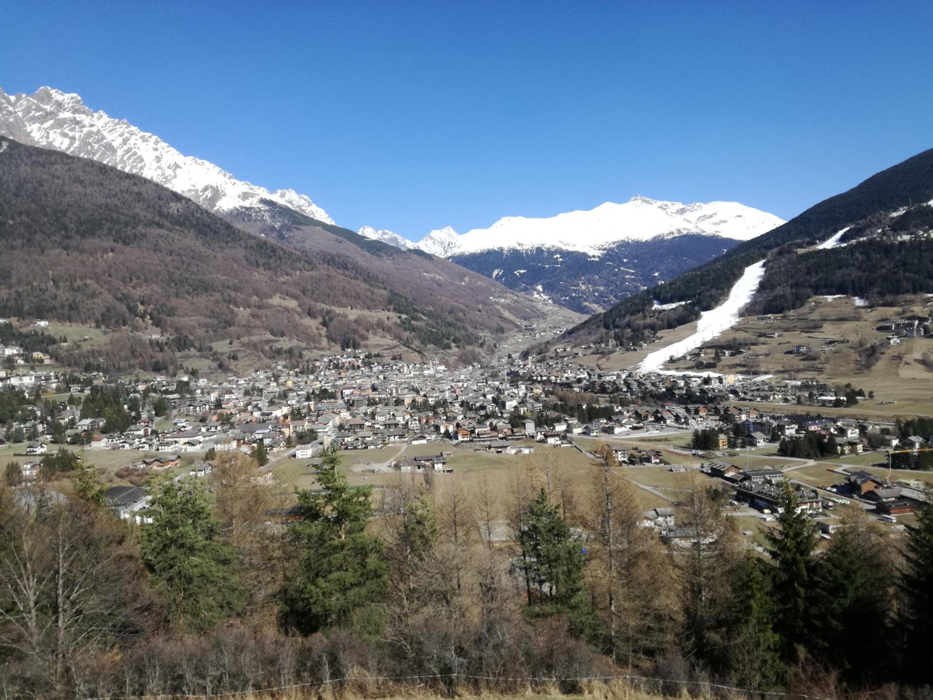 Apartment with Mountain View - Photo 6