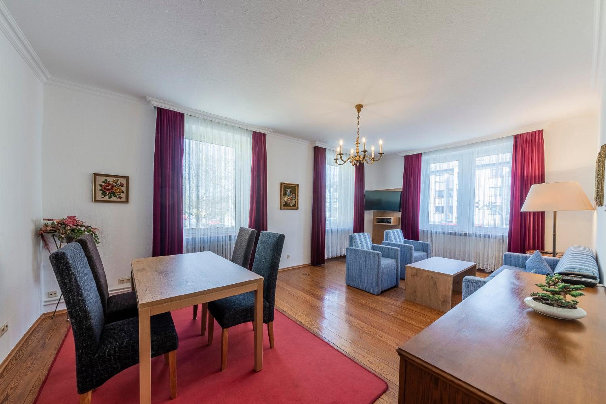Suite - Photo 9