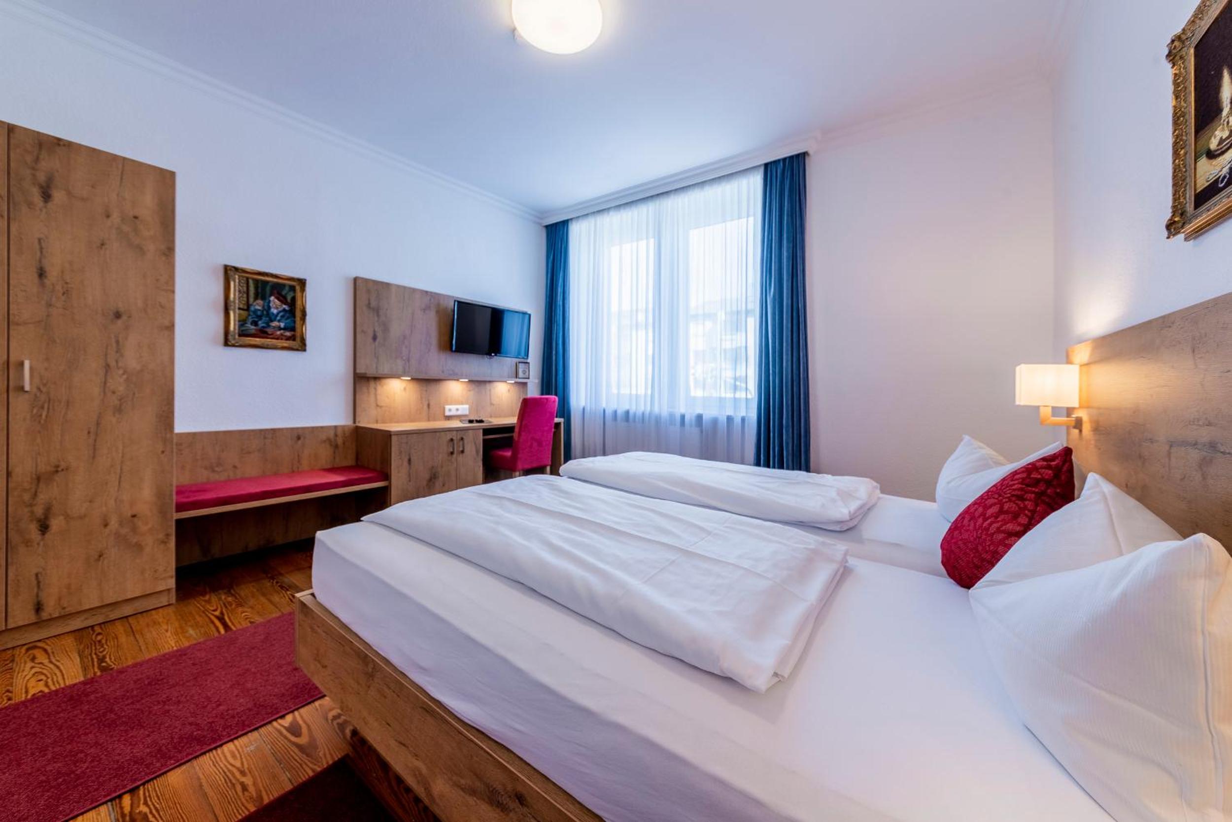 Suite - Photo 10