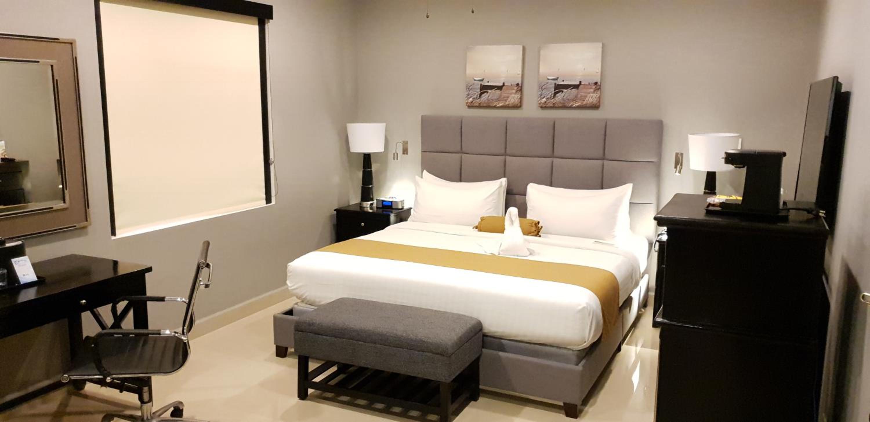 Premium King Room - Non Smoking - Photo 14