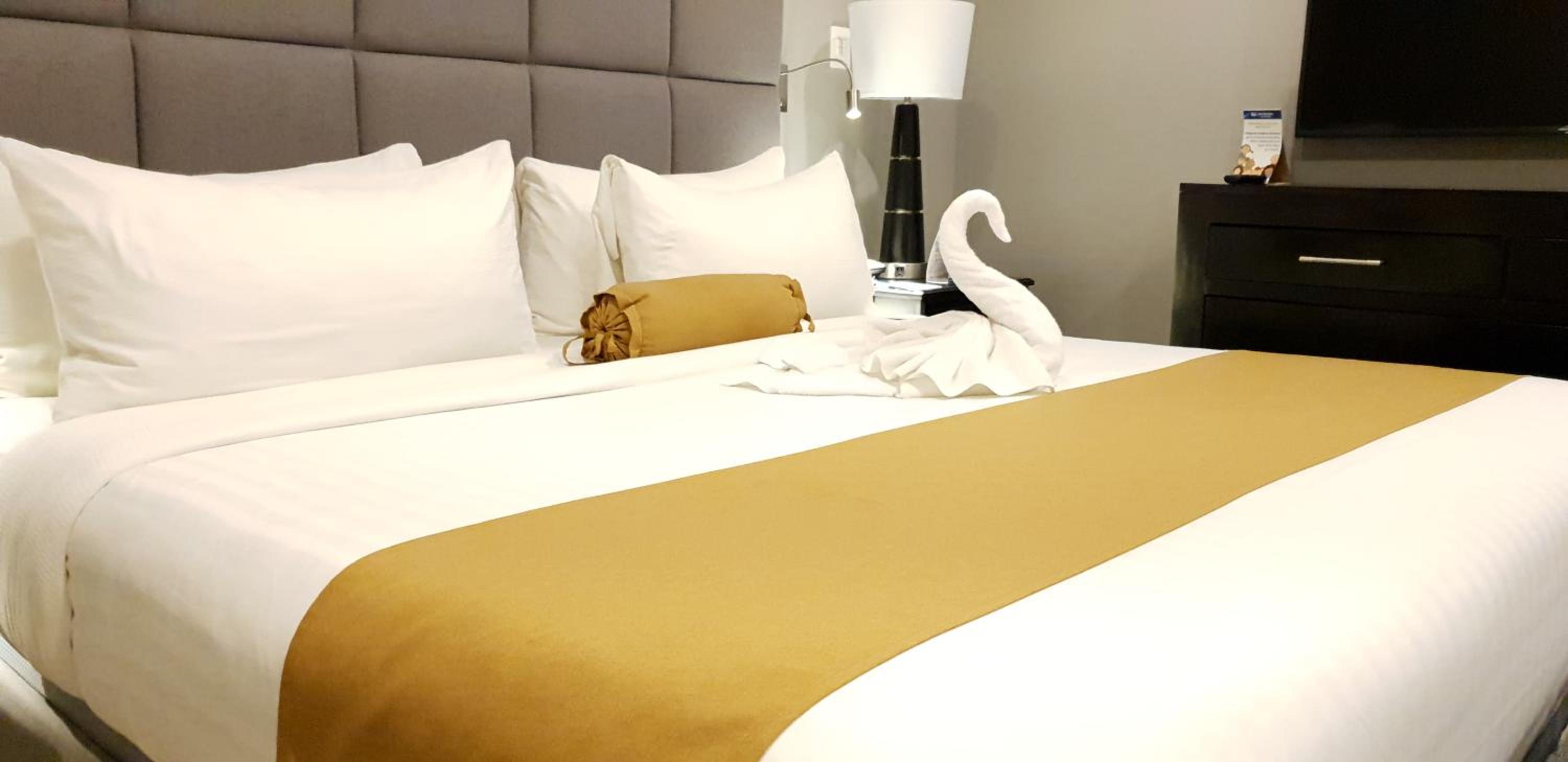 Premium King Room - Non Smoking - Photo 12