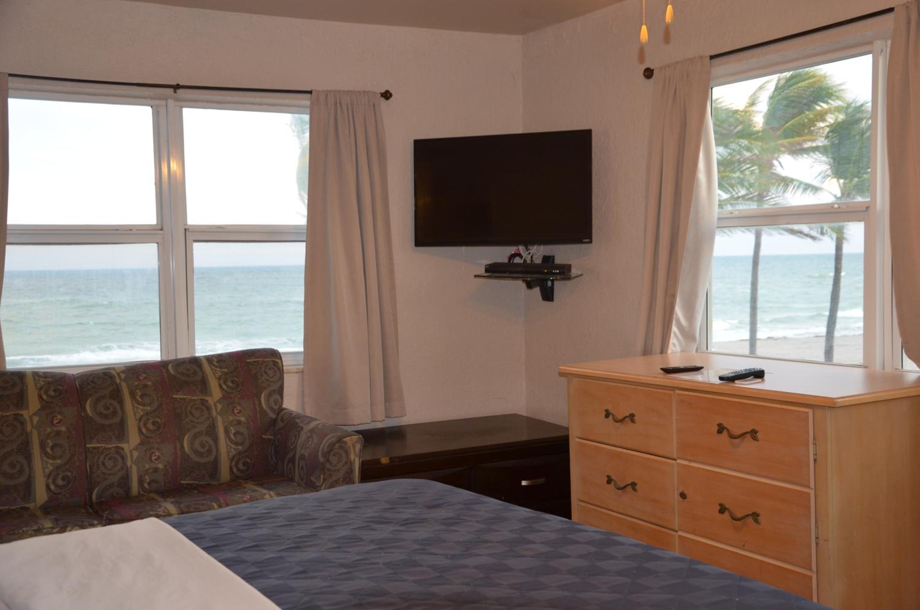 King Suite with Ocean View photo 3