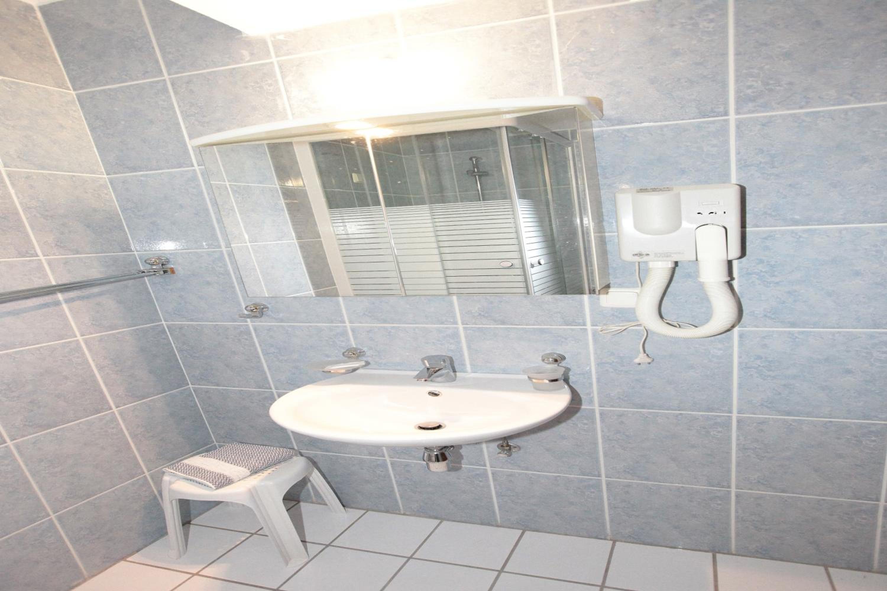Triple Room with Balcony - Photo 9