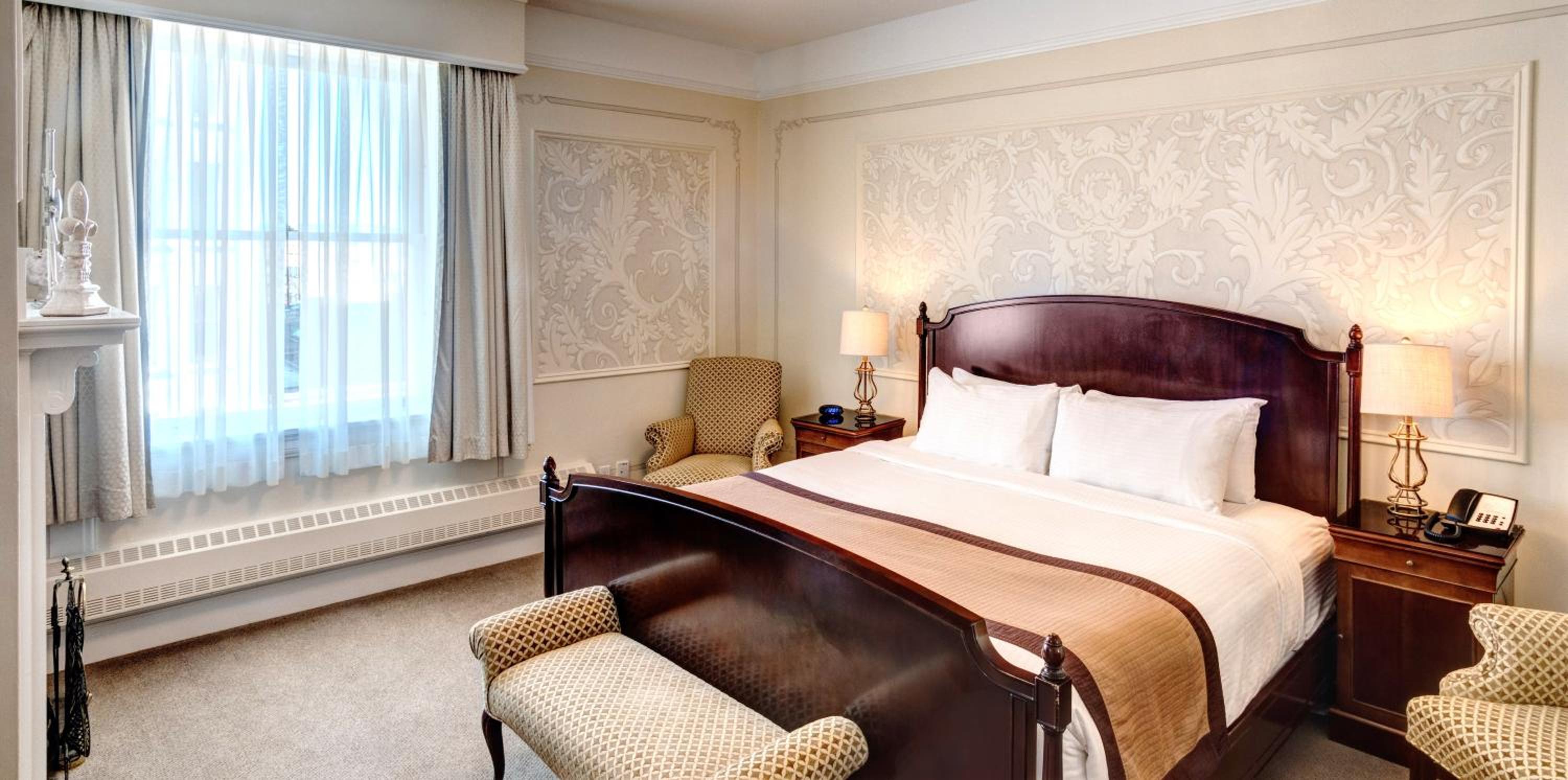 Deluxe King Suite