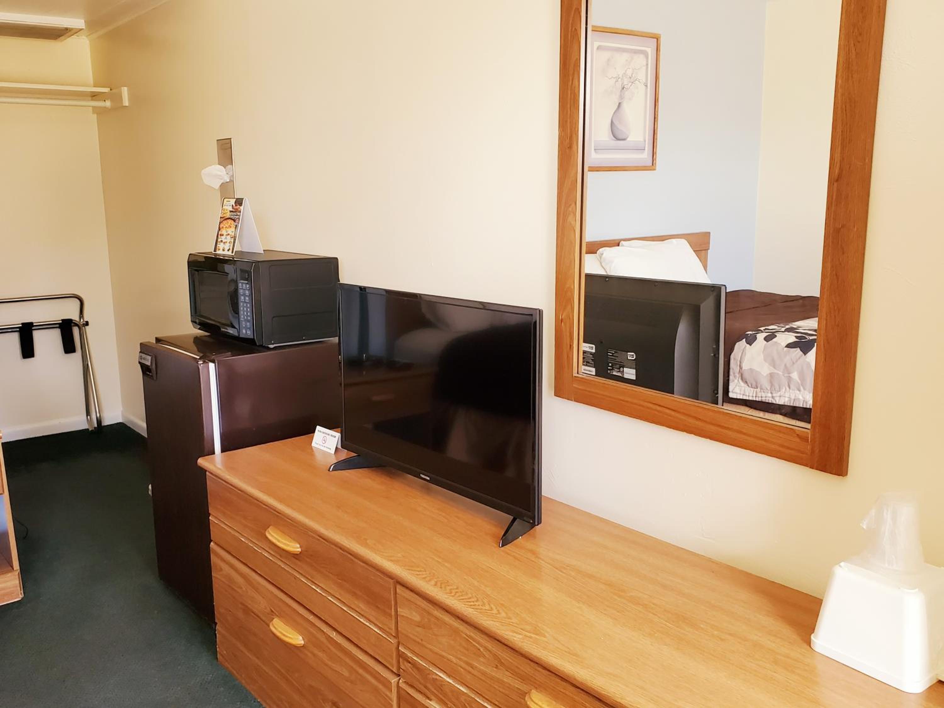 Queen Room photo 2