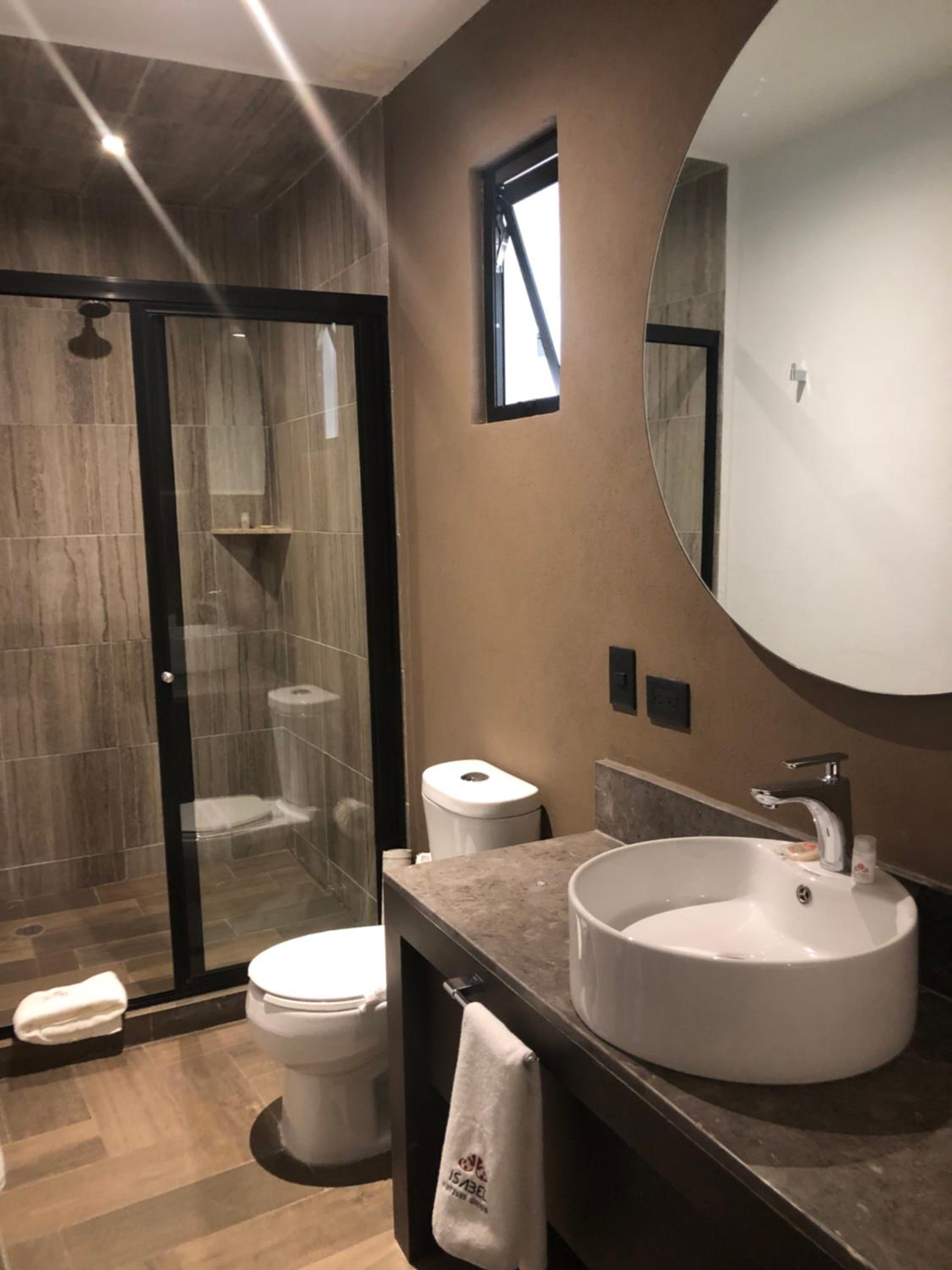 Twin Room with Bath - Photo 10