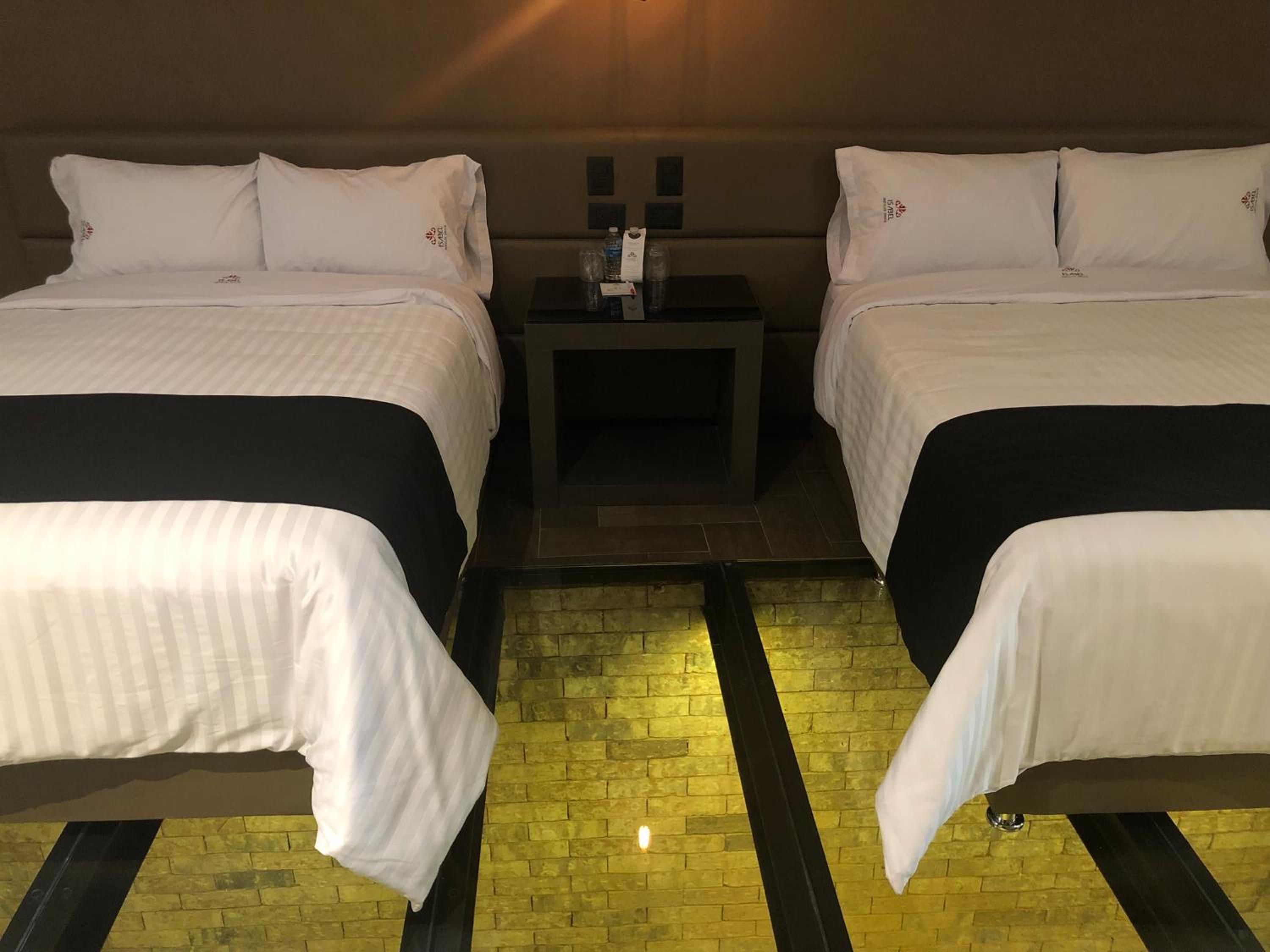 Twin Room with Bath - Photo 7