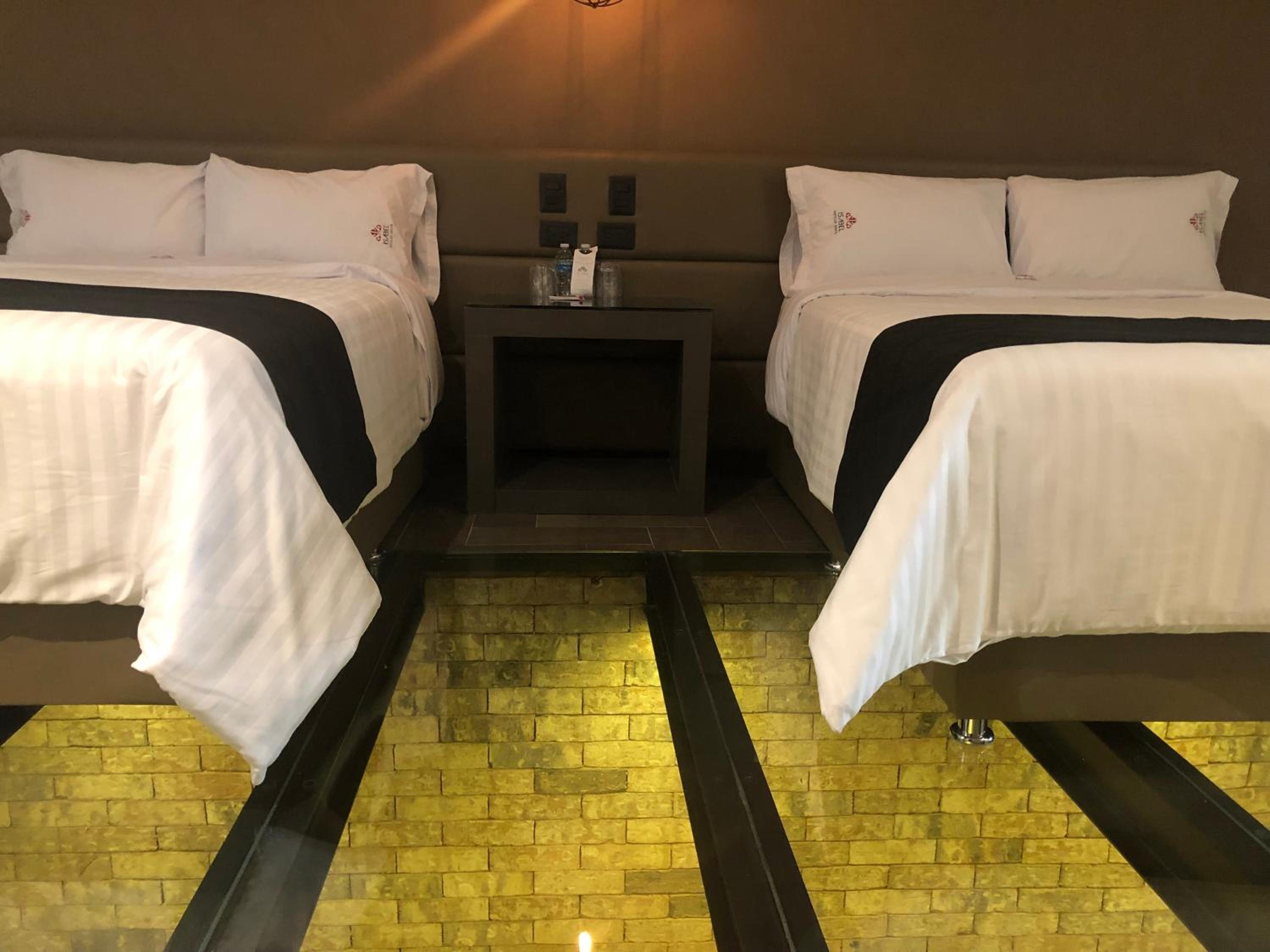 Twin Room with Bath - Photo 4