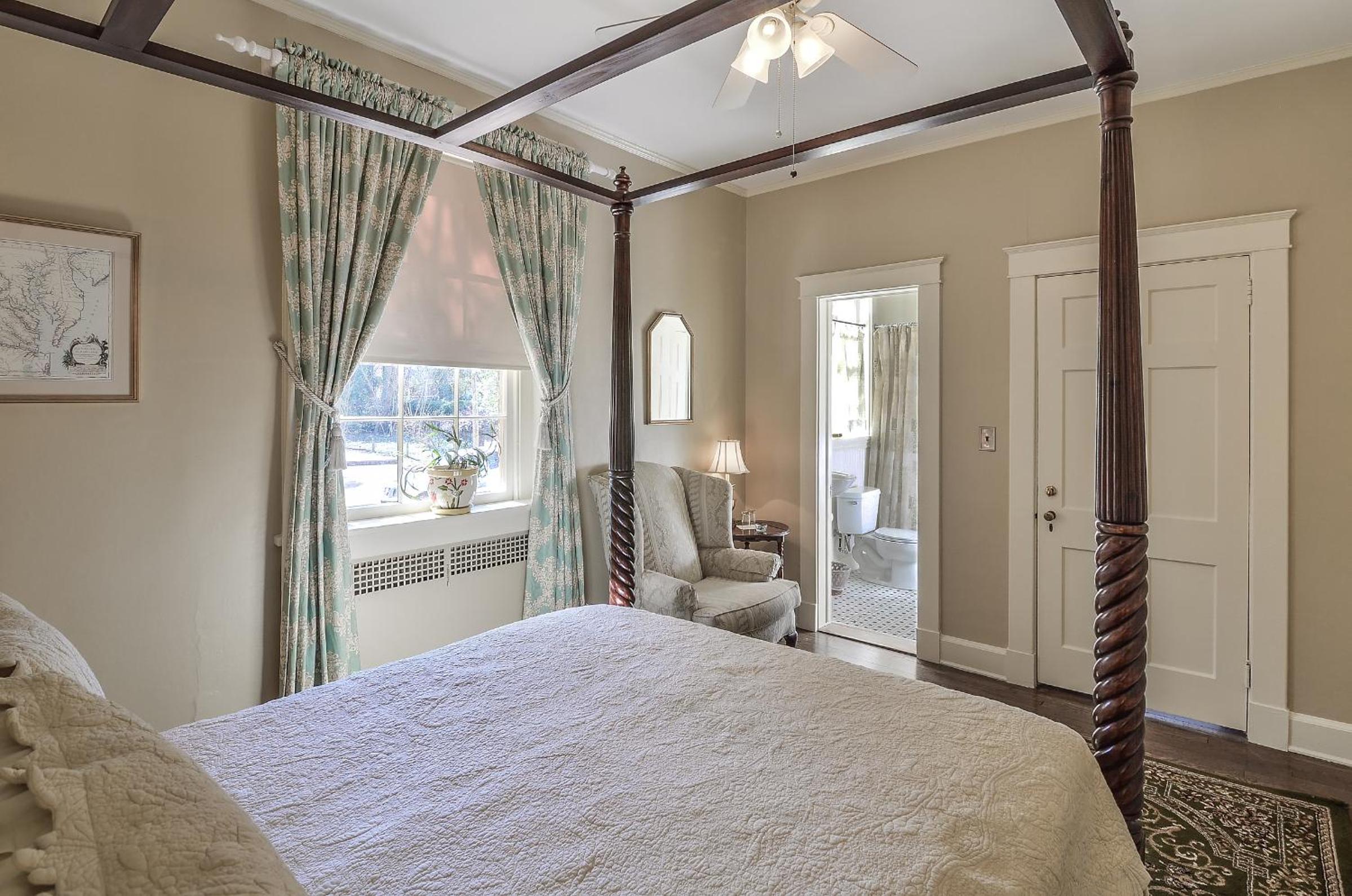 Standard Queen Room