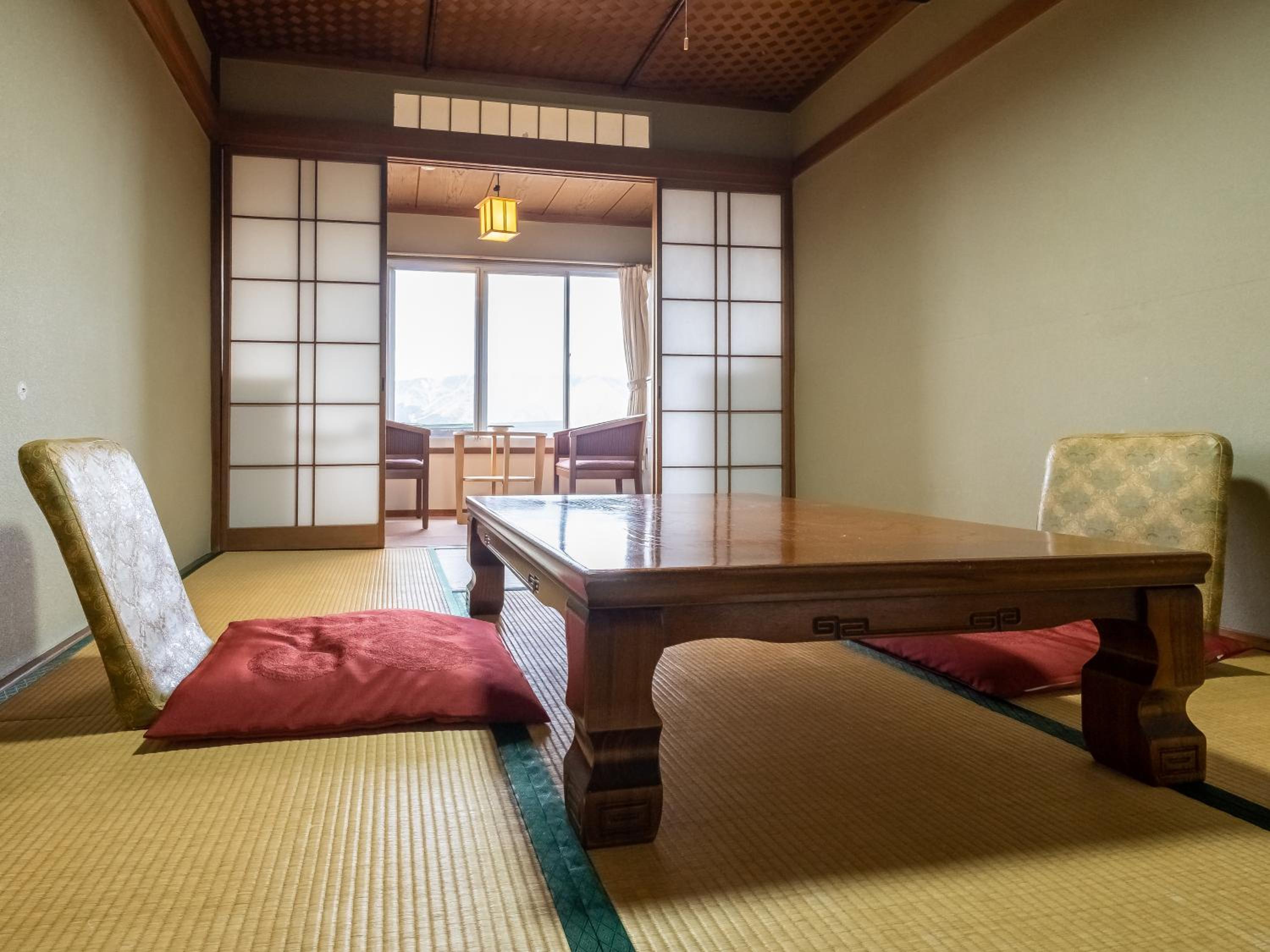 Compact Japanese-Style Room with Mountain View（※2 futon beds or Twin bed） - Photo 2