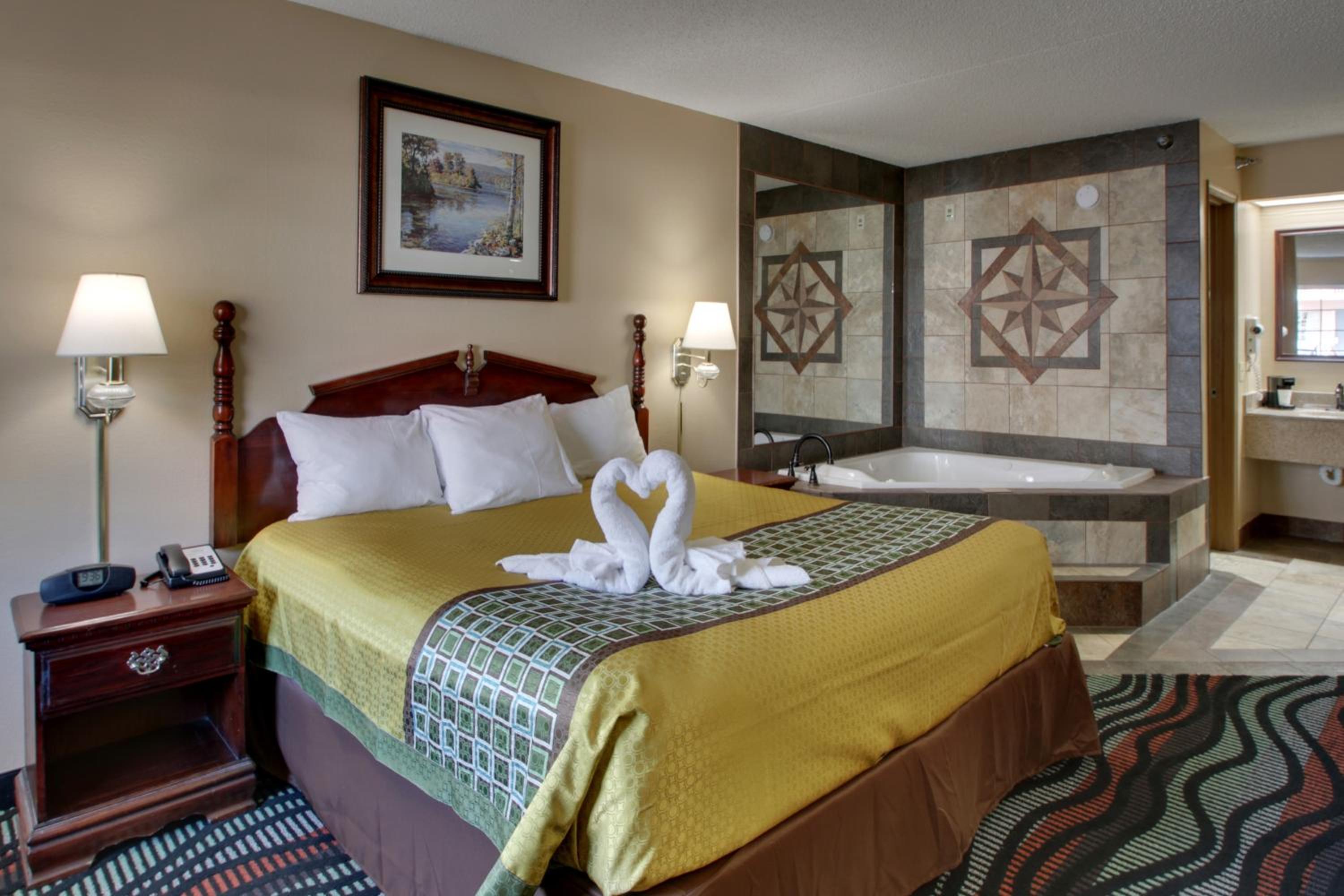  Plush King Bed with Jacuzzi (Ground Level) - Photo 2