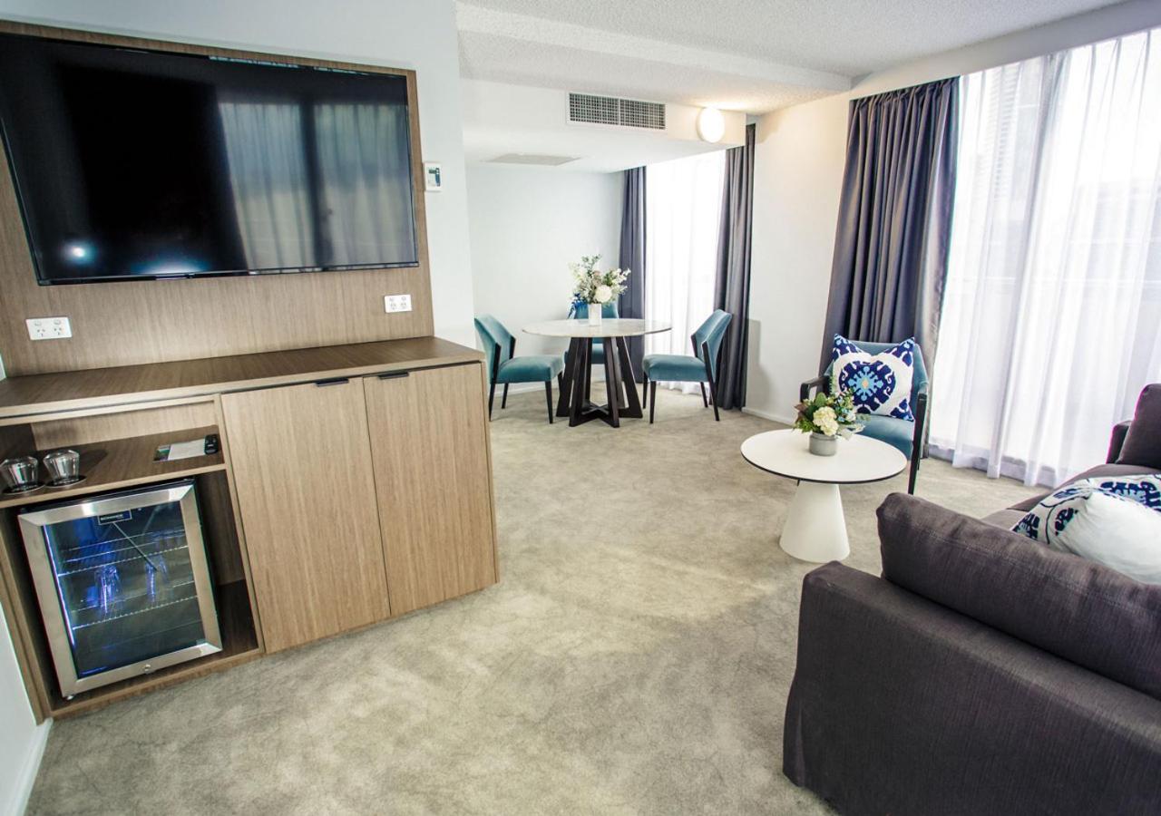 One-Bedroom Suite - Photo 6