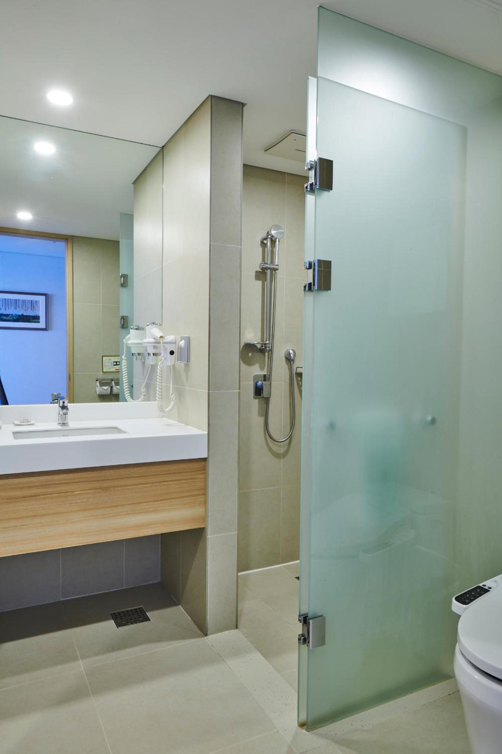 Deluxe Twin Room with Sea View photo 2