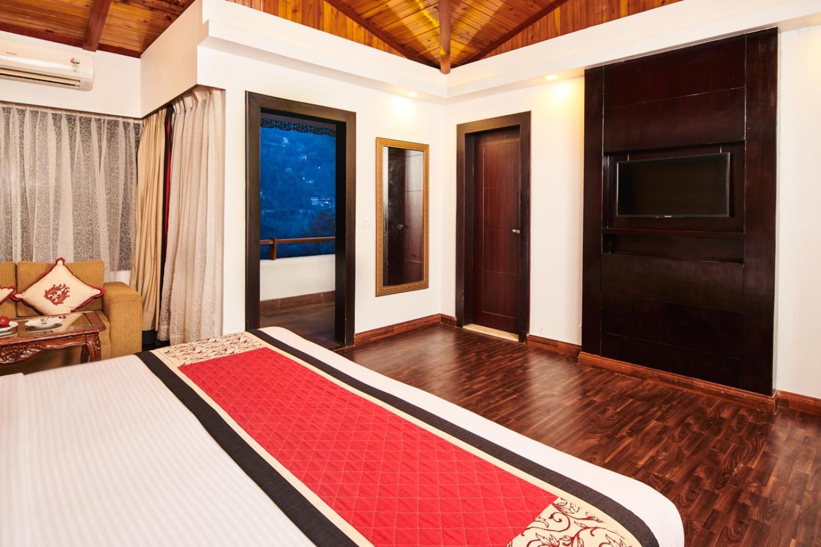 Valley View Privilege Suite with Balcony photo 2
