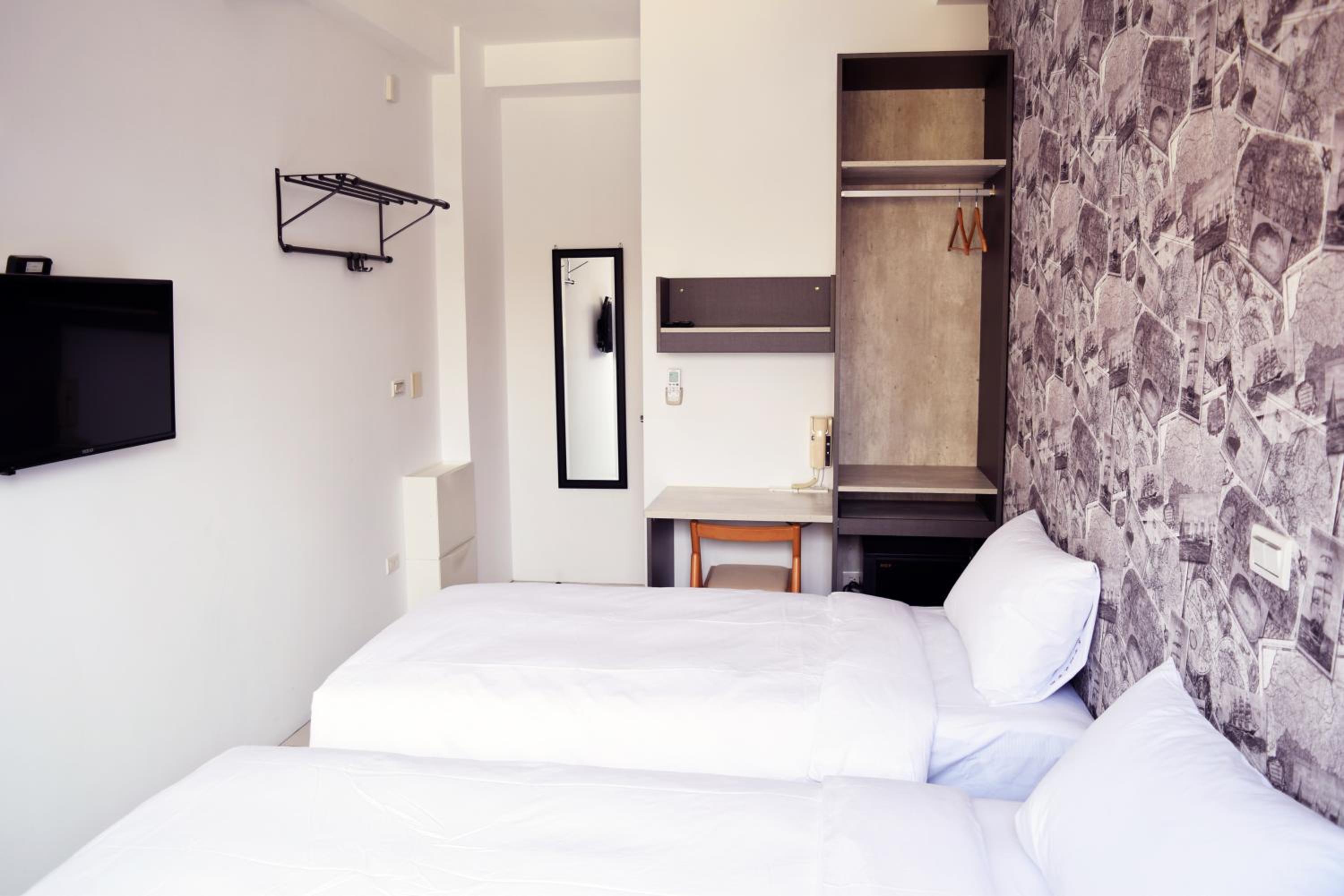 Standard Twin Room - Photo 2