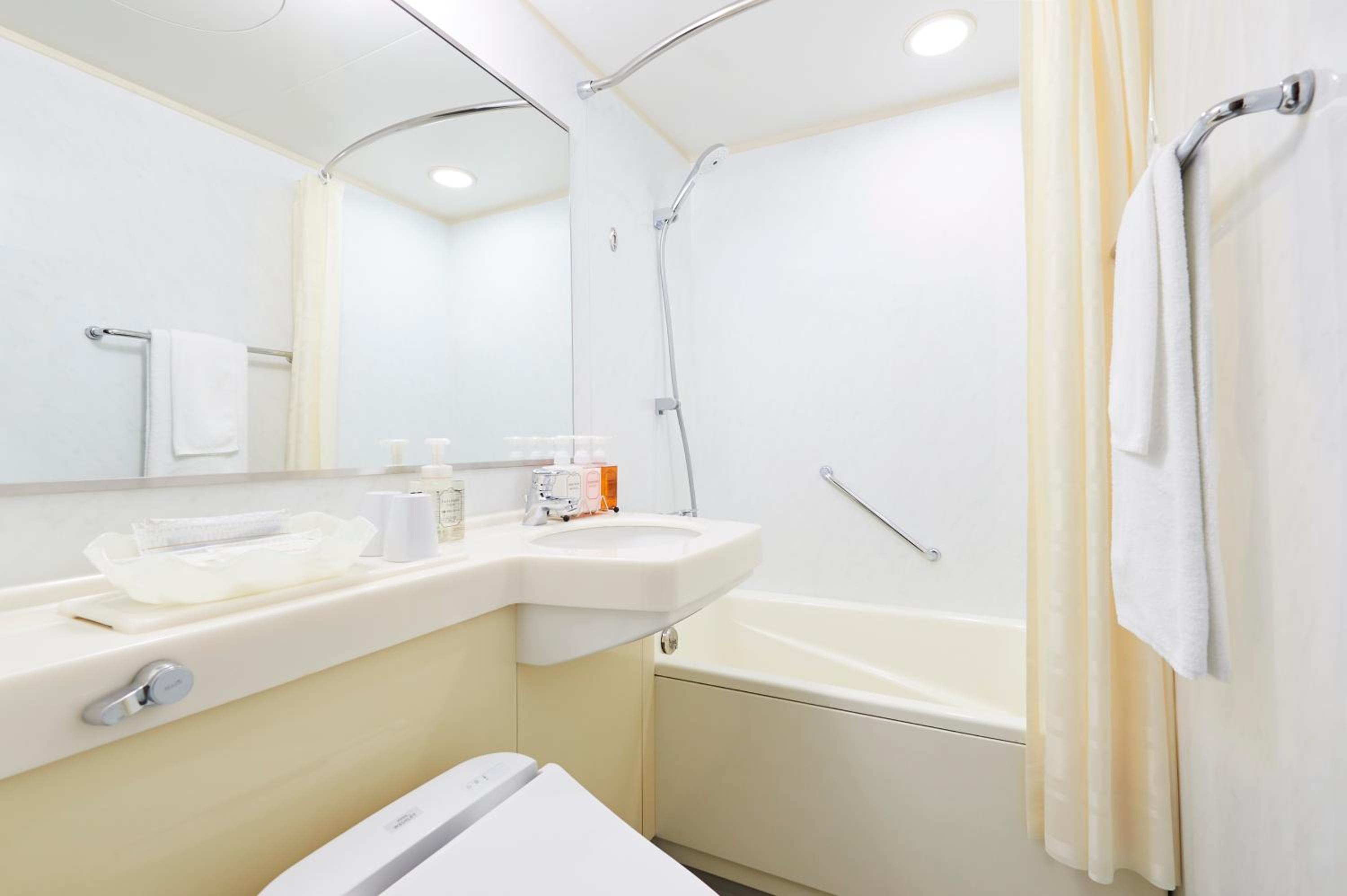 Adjoining Twin Room - Non-Smoking photo 3
