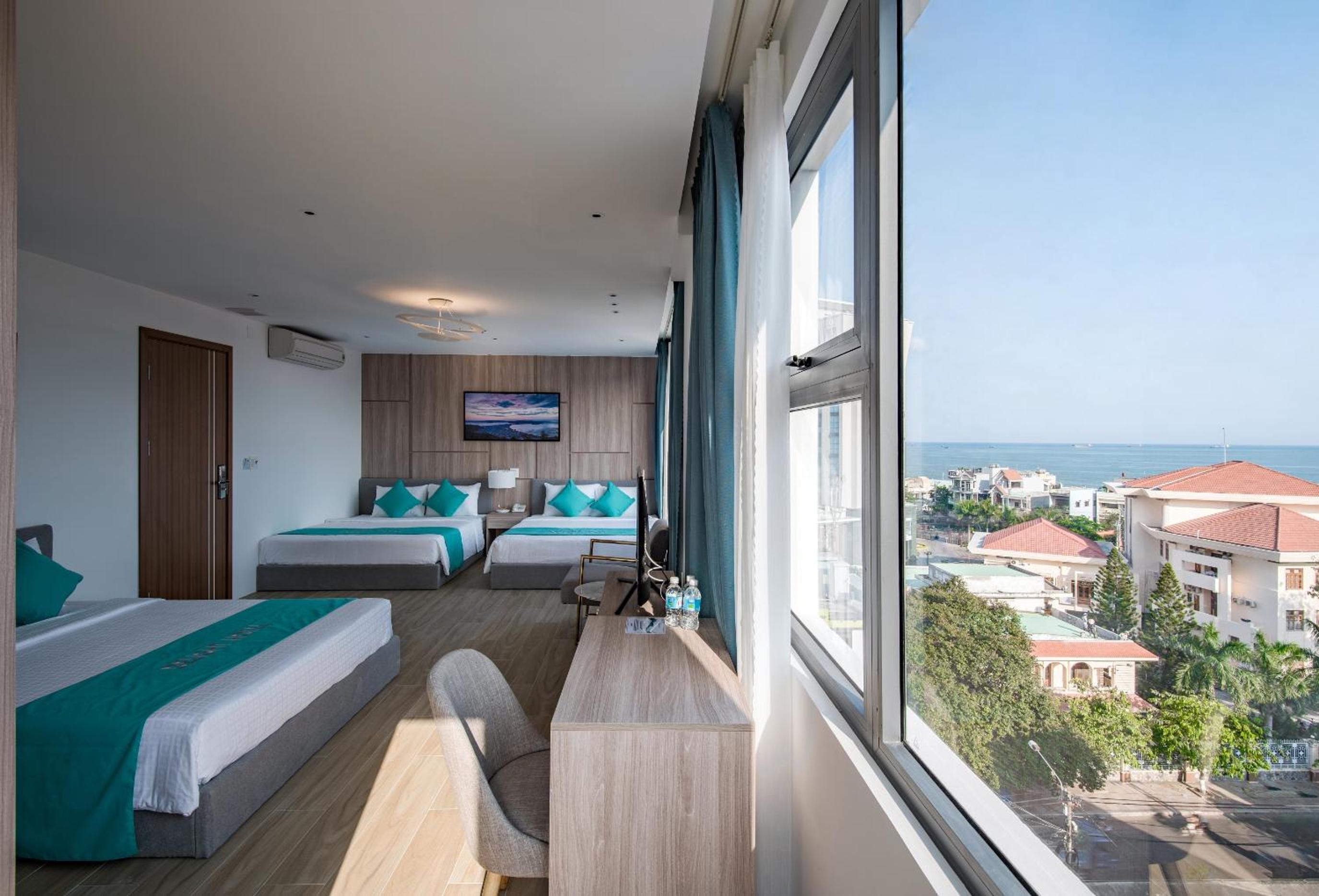 Family Room with Sea View photo 2