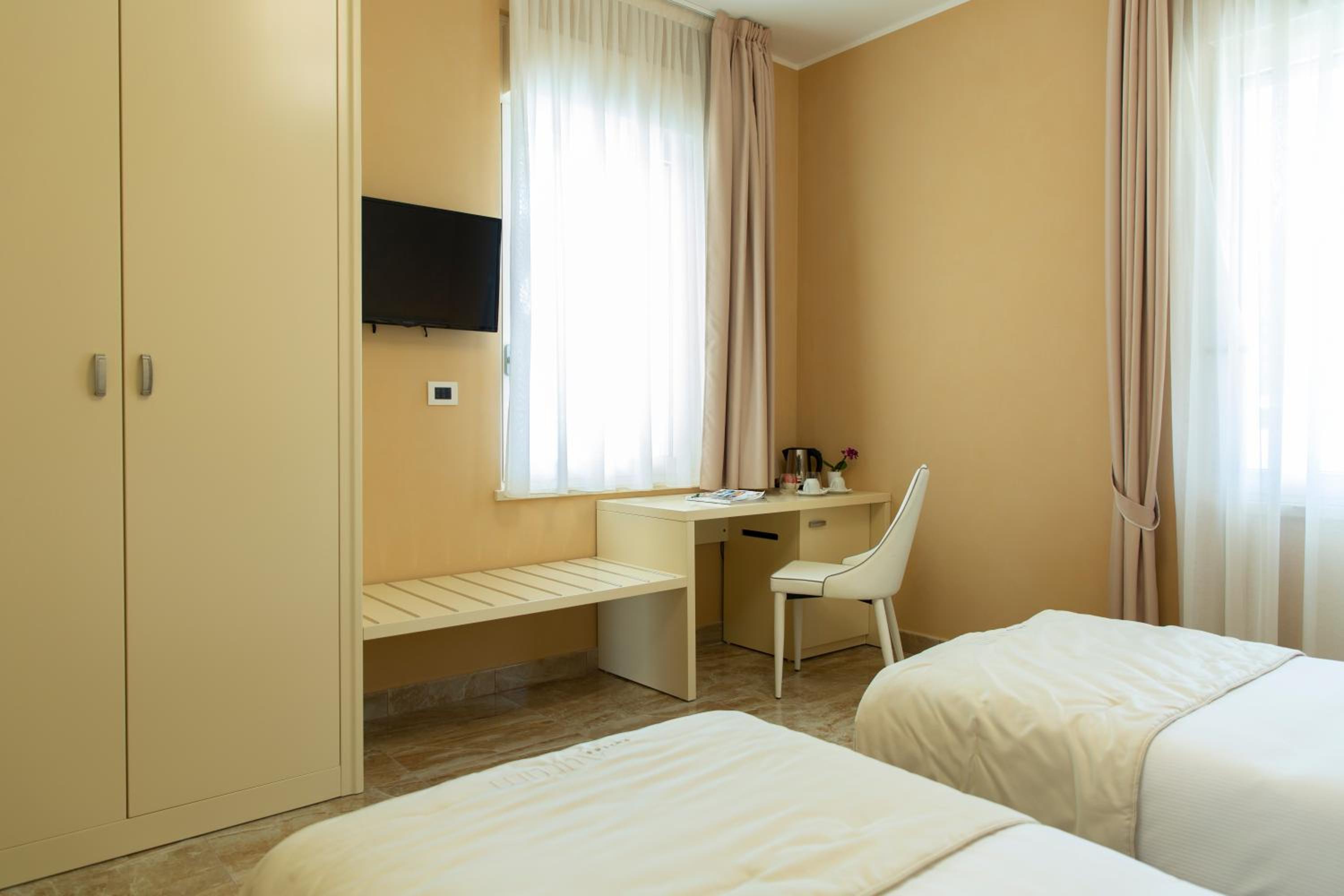 Twin Room with Garden View - Photo 2