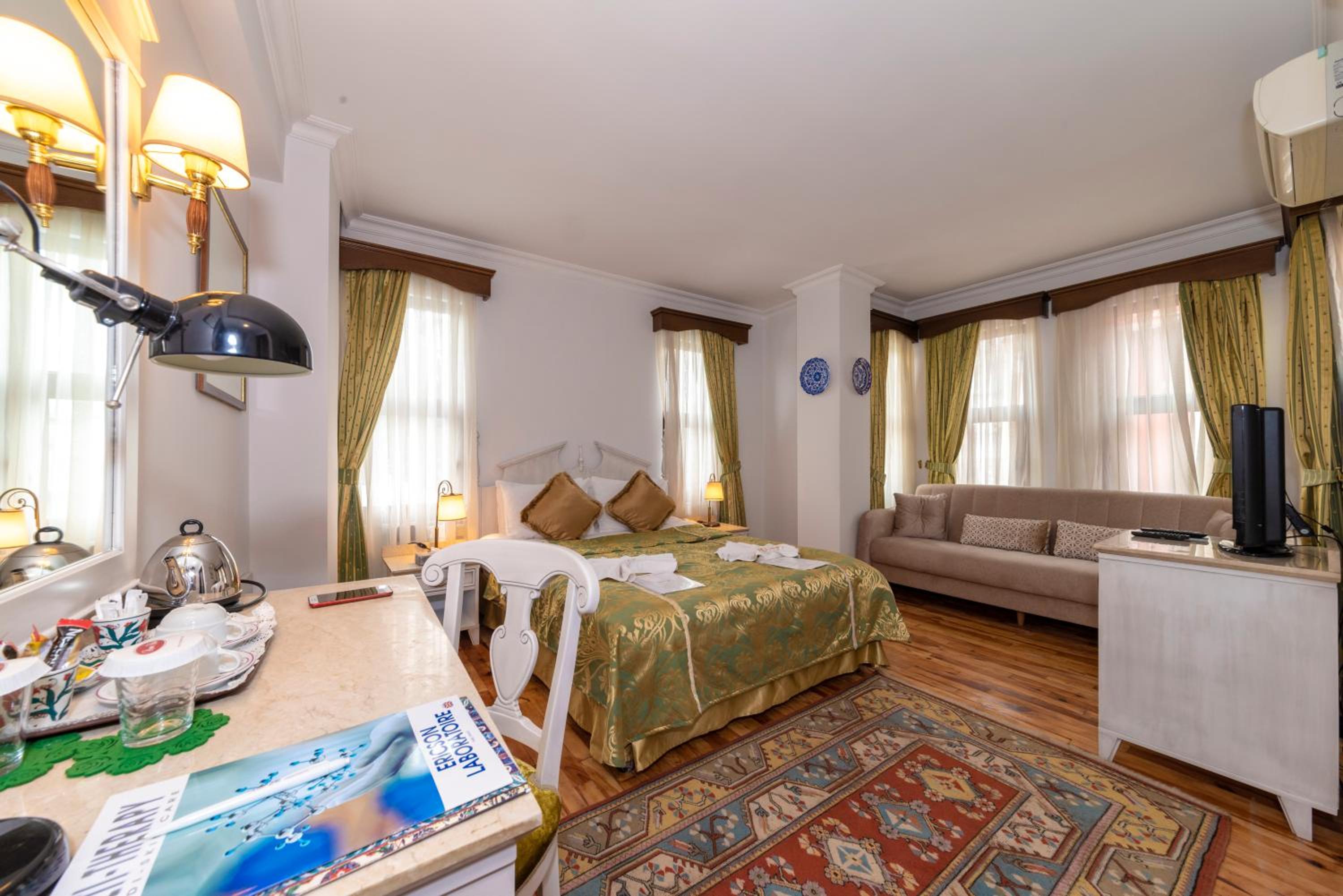 Corner Double or Triple Room photo 1