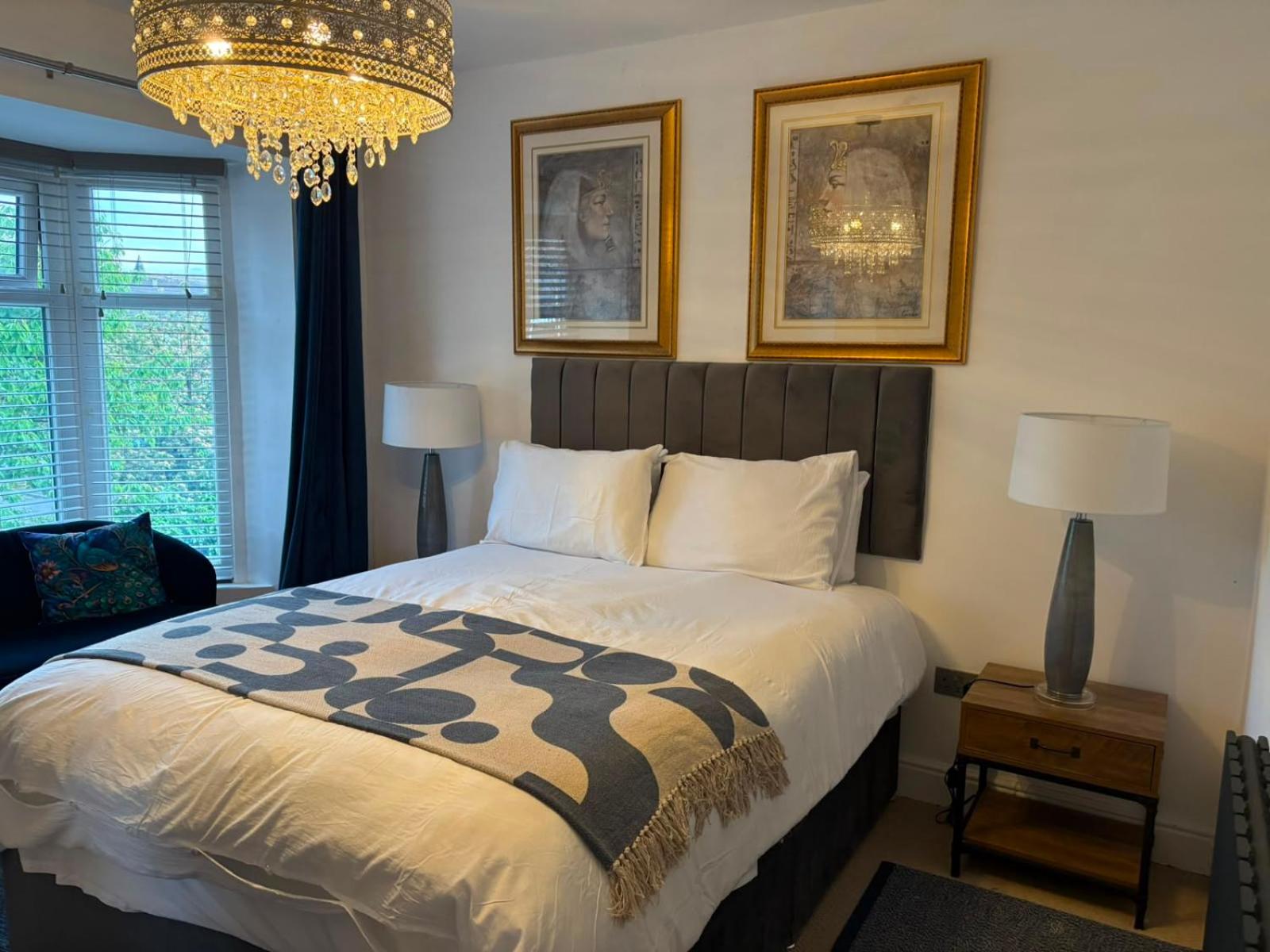 Deluxe King Suite photo 2