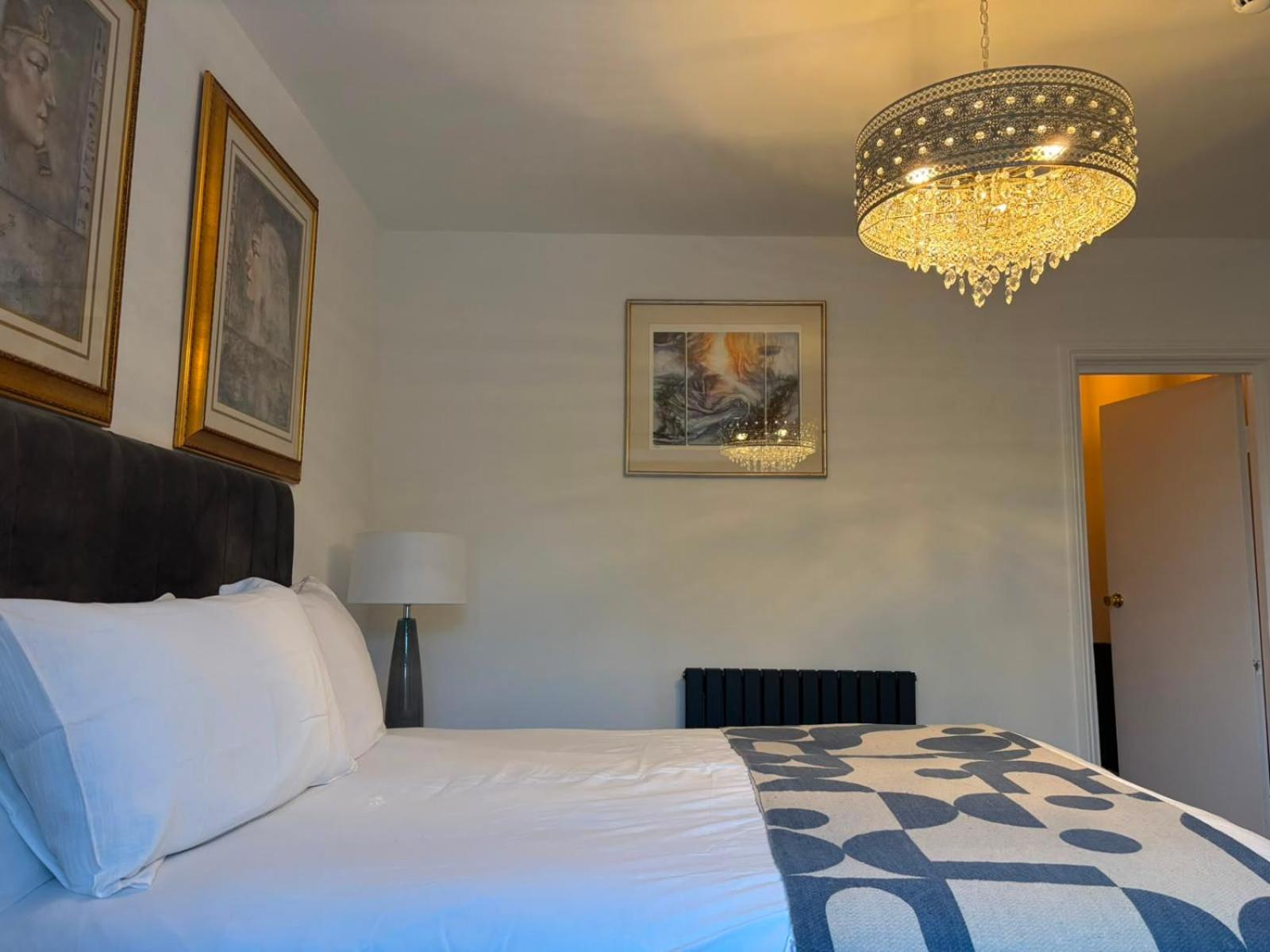 Deluxe King Suite photo 3