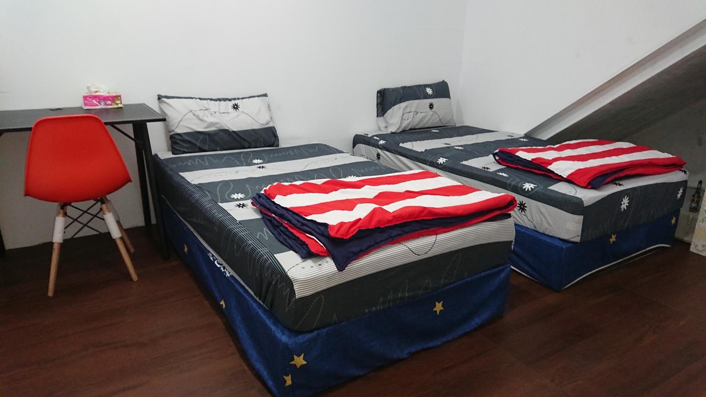 Twin Room with Private Bathroom (No Window) photo 1