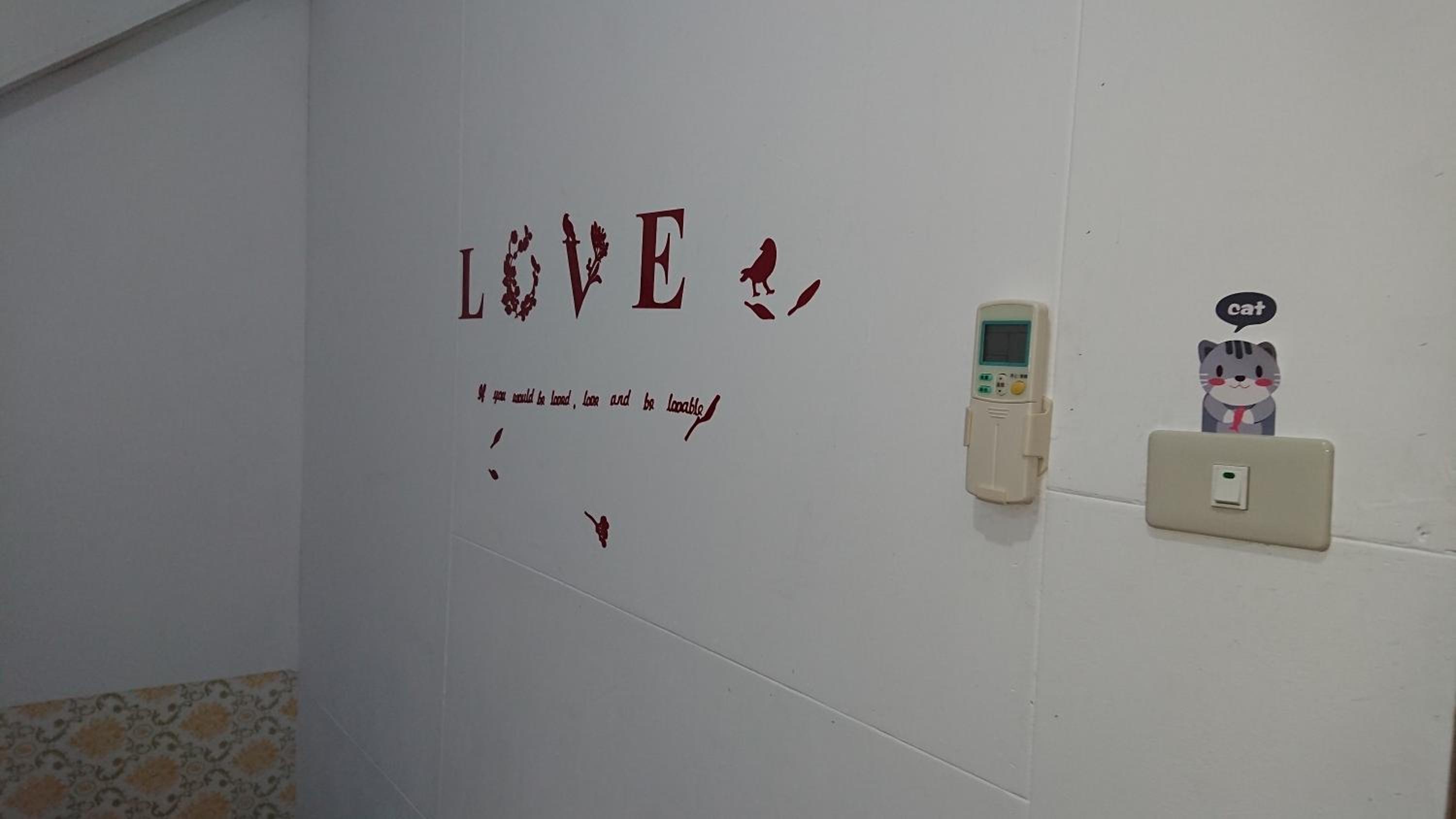 Twin Room with Private Bathroom (No Window) photo 2