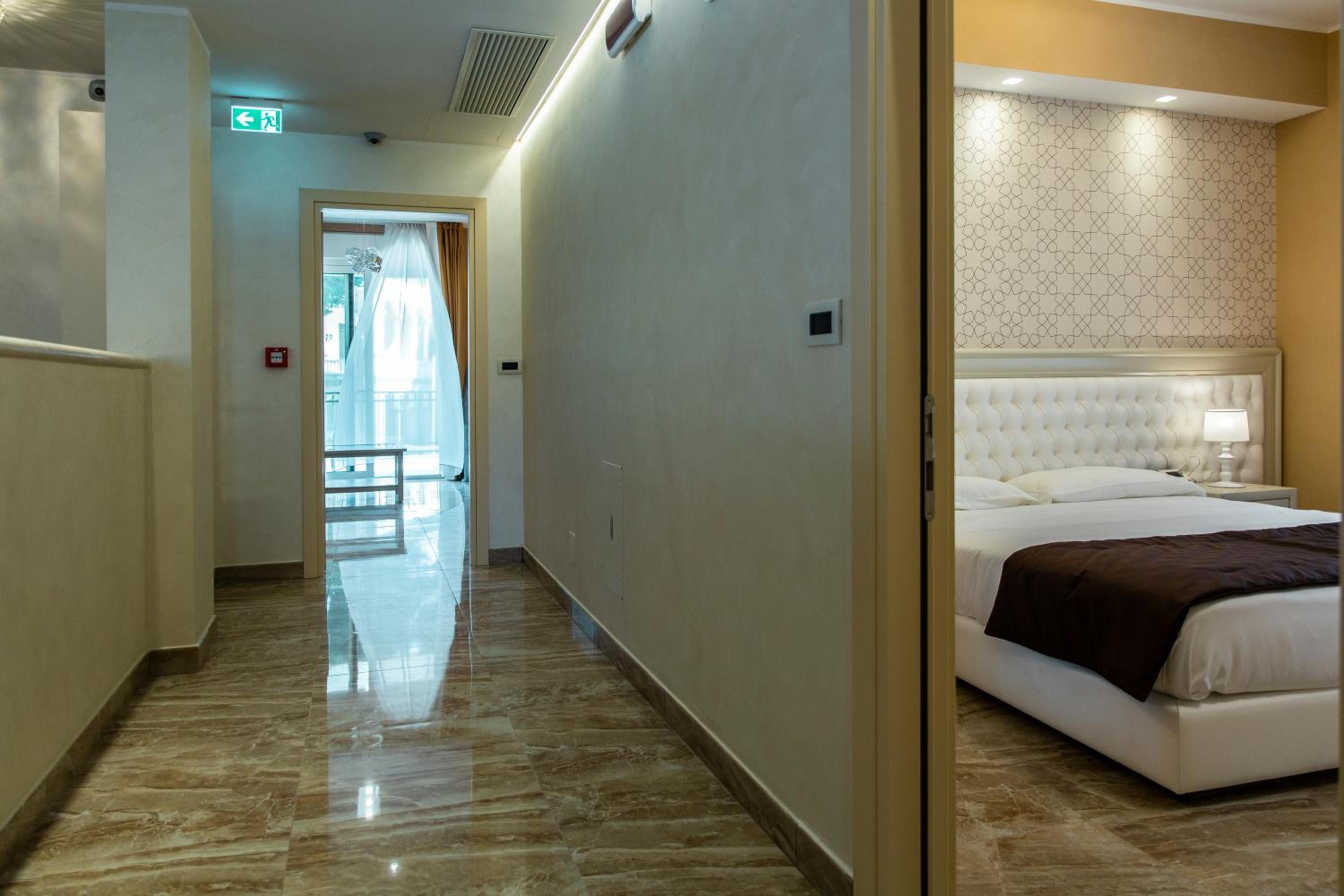 Junior Suite with Terrace - Photo 6