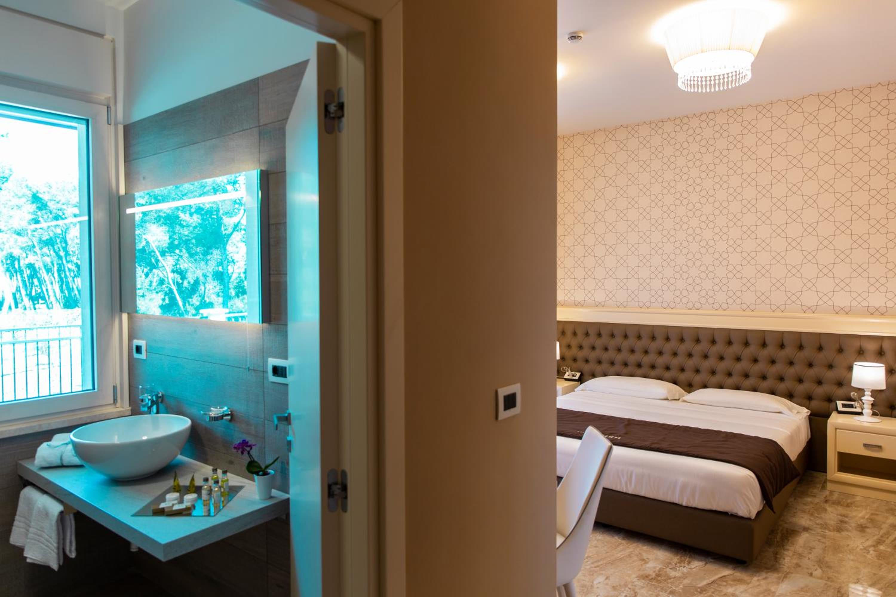 Double Room with Terrace - Photo 4