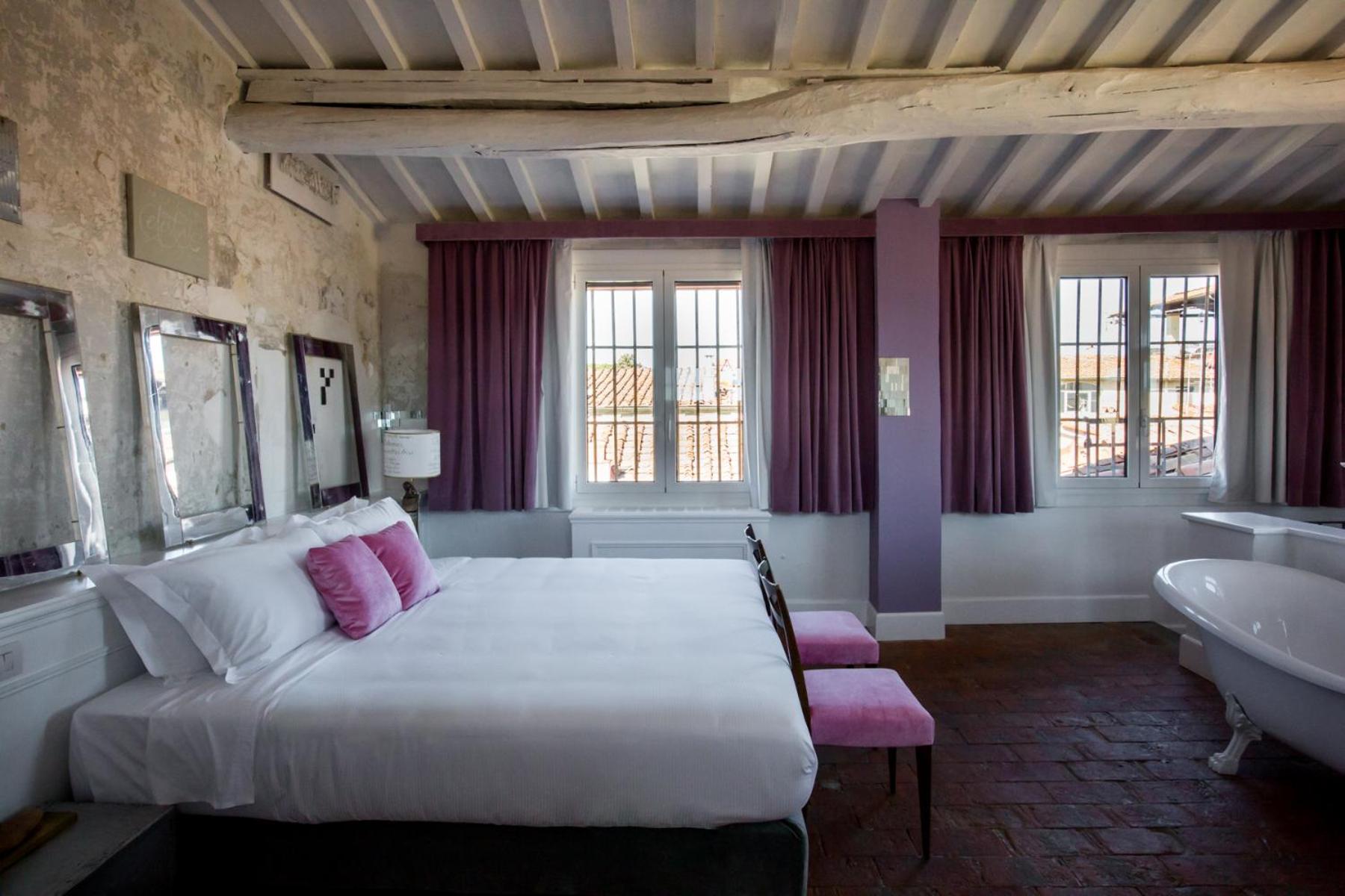 Deluxe King Room photo 2