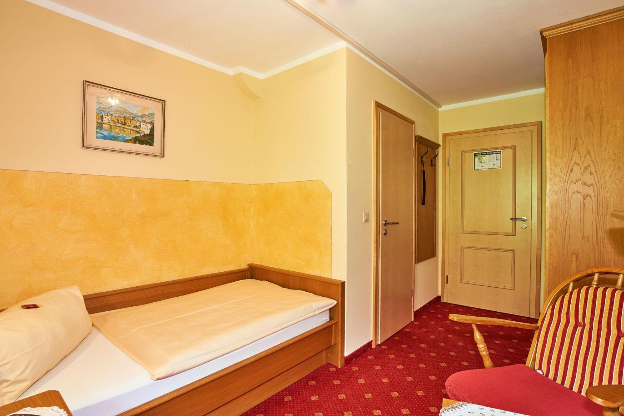 Single Room photo 2