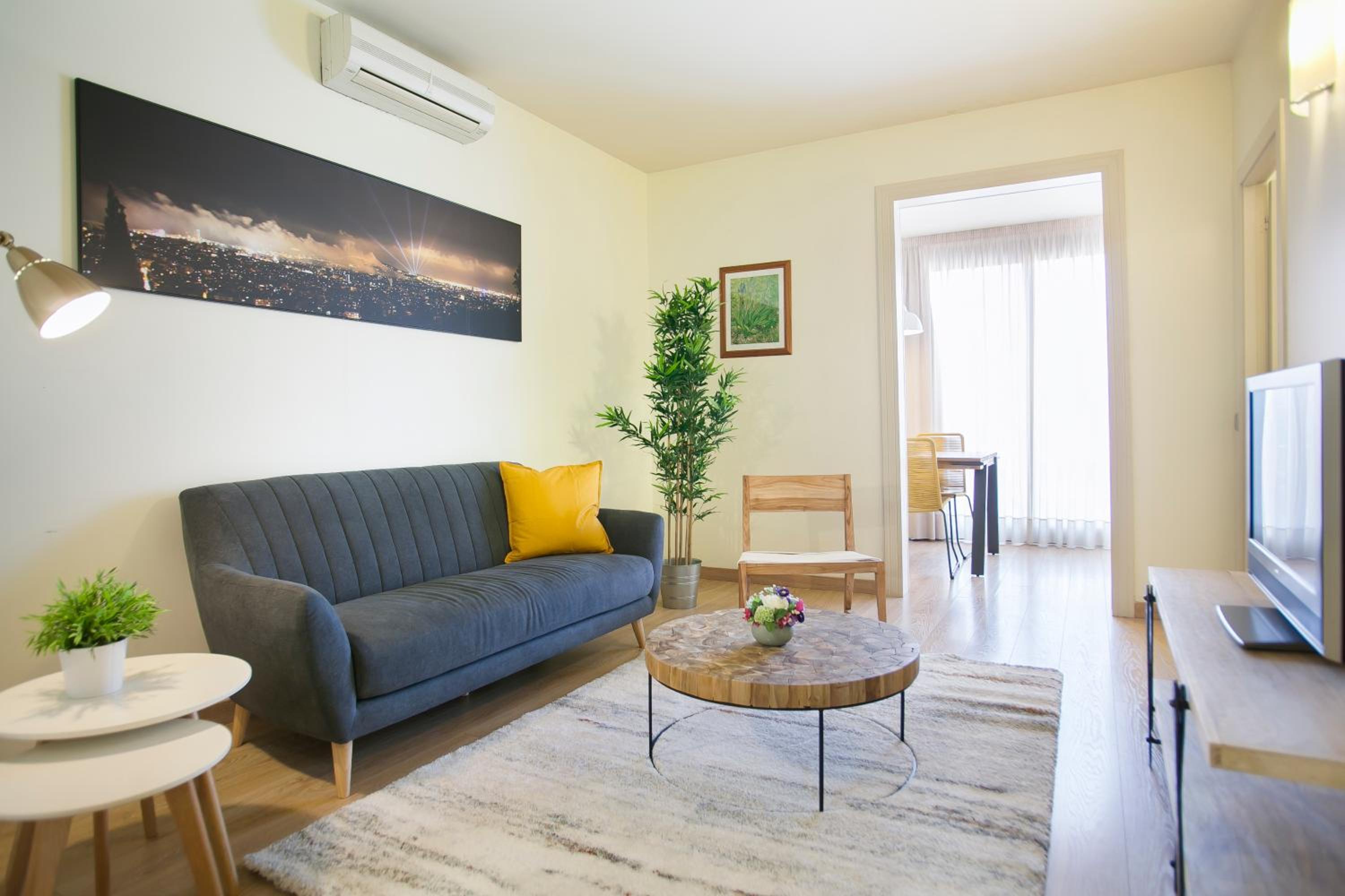 Apartamento con Balcón