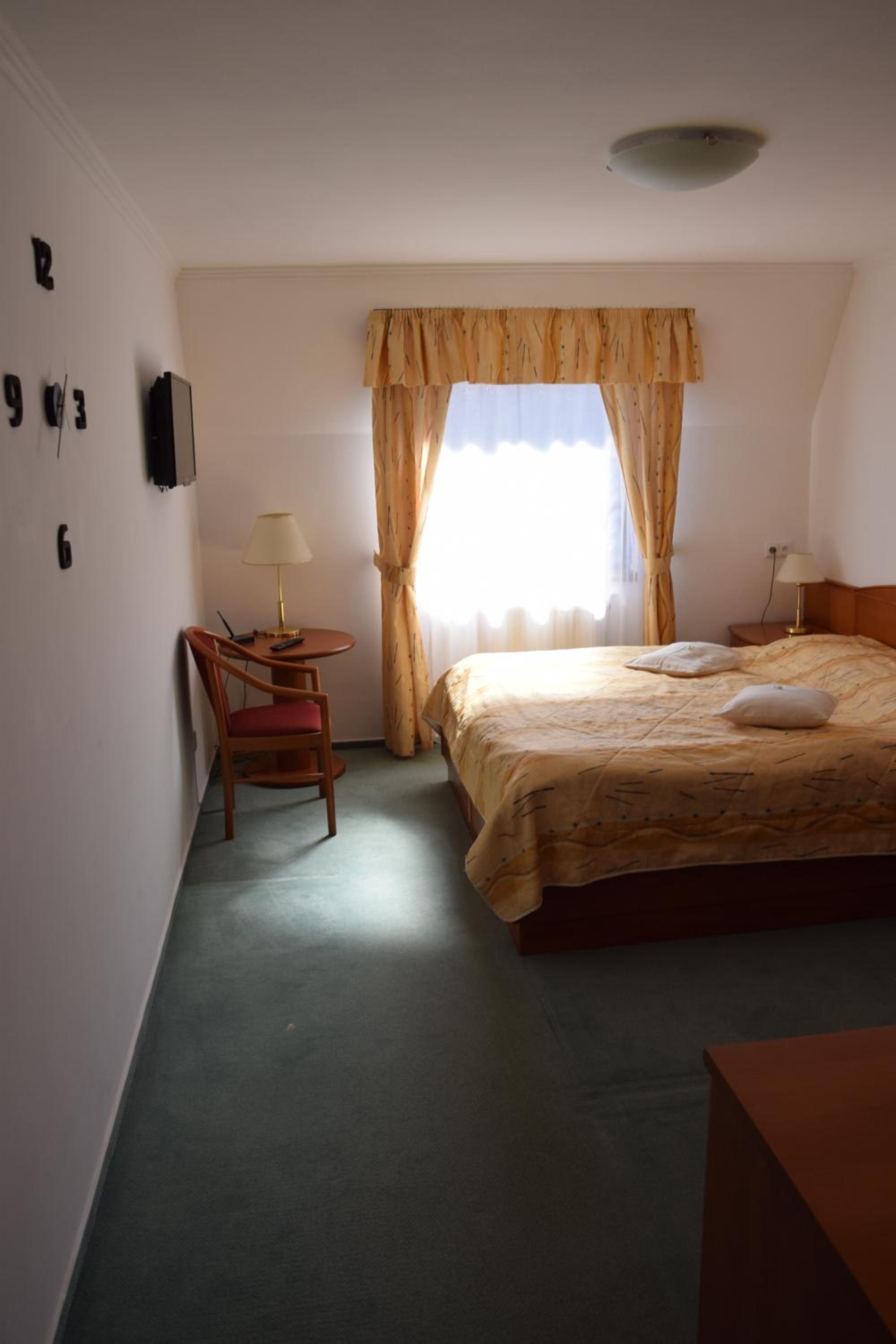 Standard Double Room photo 2